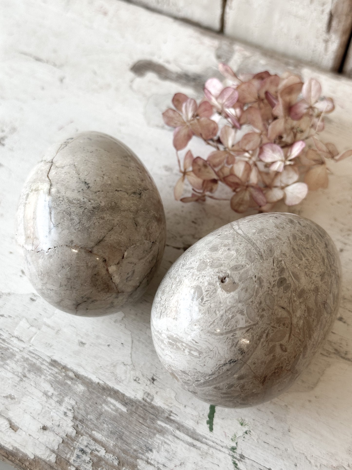A pair of pretty vintage marble onyx eggs