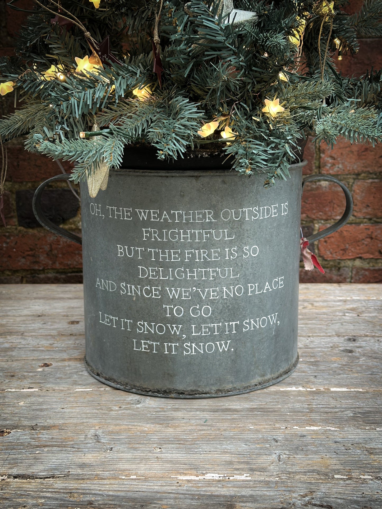 A beautiful heirloom vintage galvanised tub hand painted using traditional sign writer’s techniques and materials.