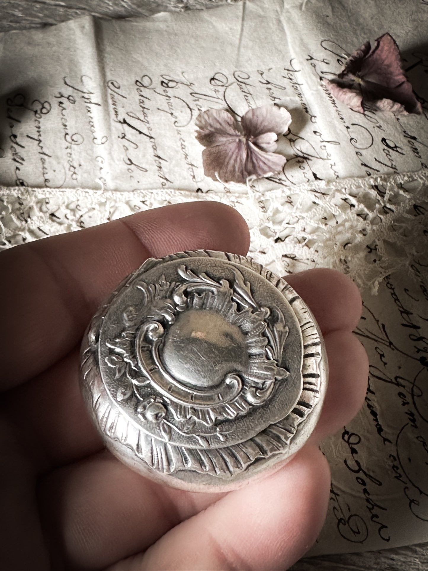A stunning hallmarked Belgian silver hinged snuff box