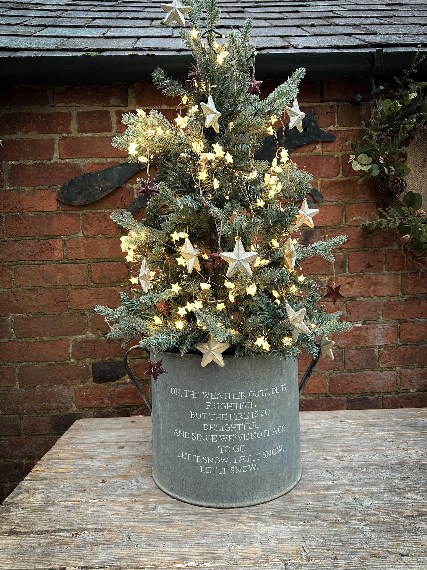 A beautiful heirloom vintage galvanised tub hand painted using traditional sign writer’s techniques and materials.