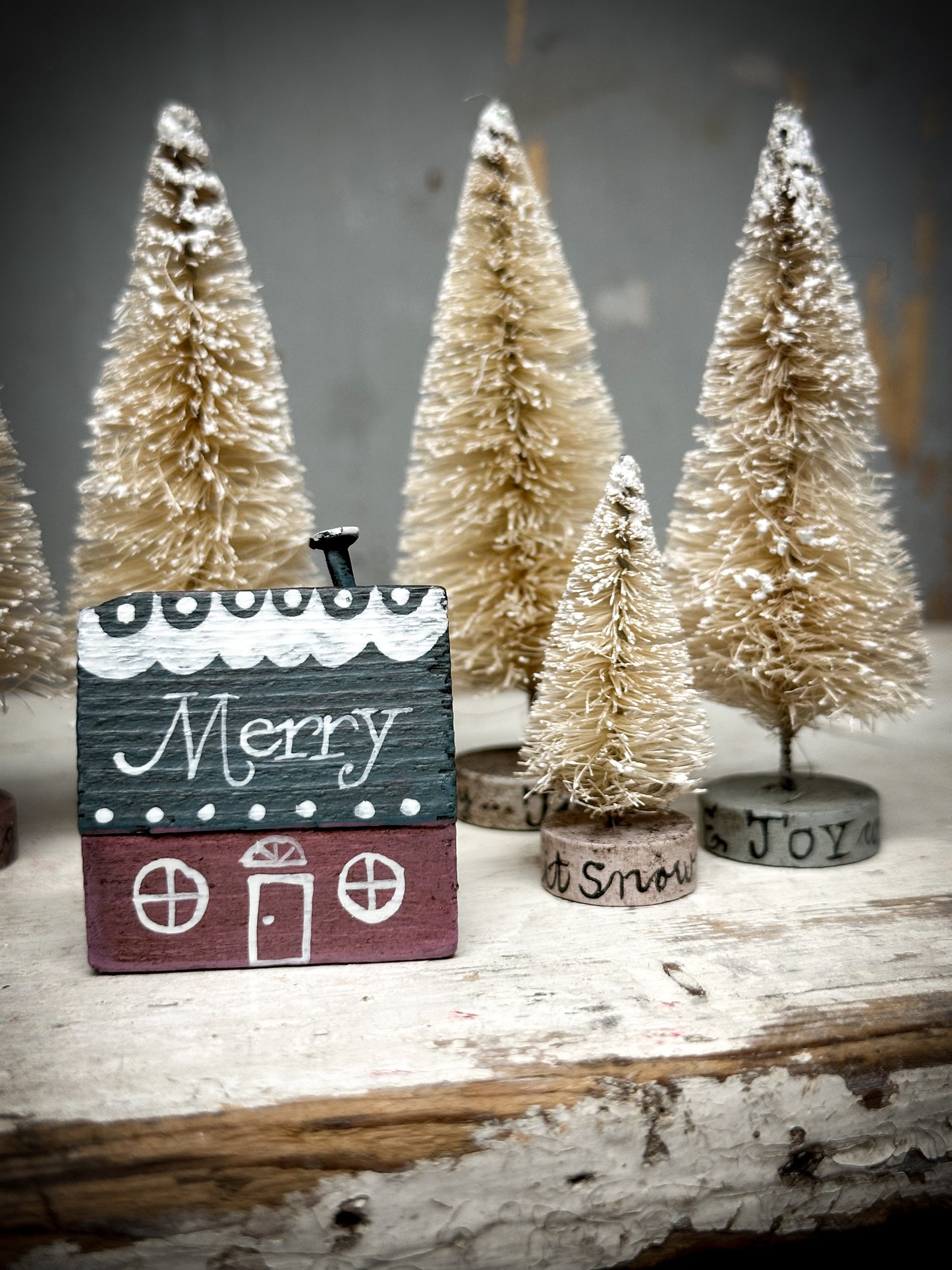 A small Vintage German Erzgebirge Putz Wooden Village House “Merry”