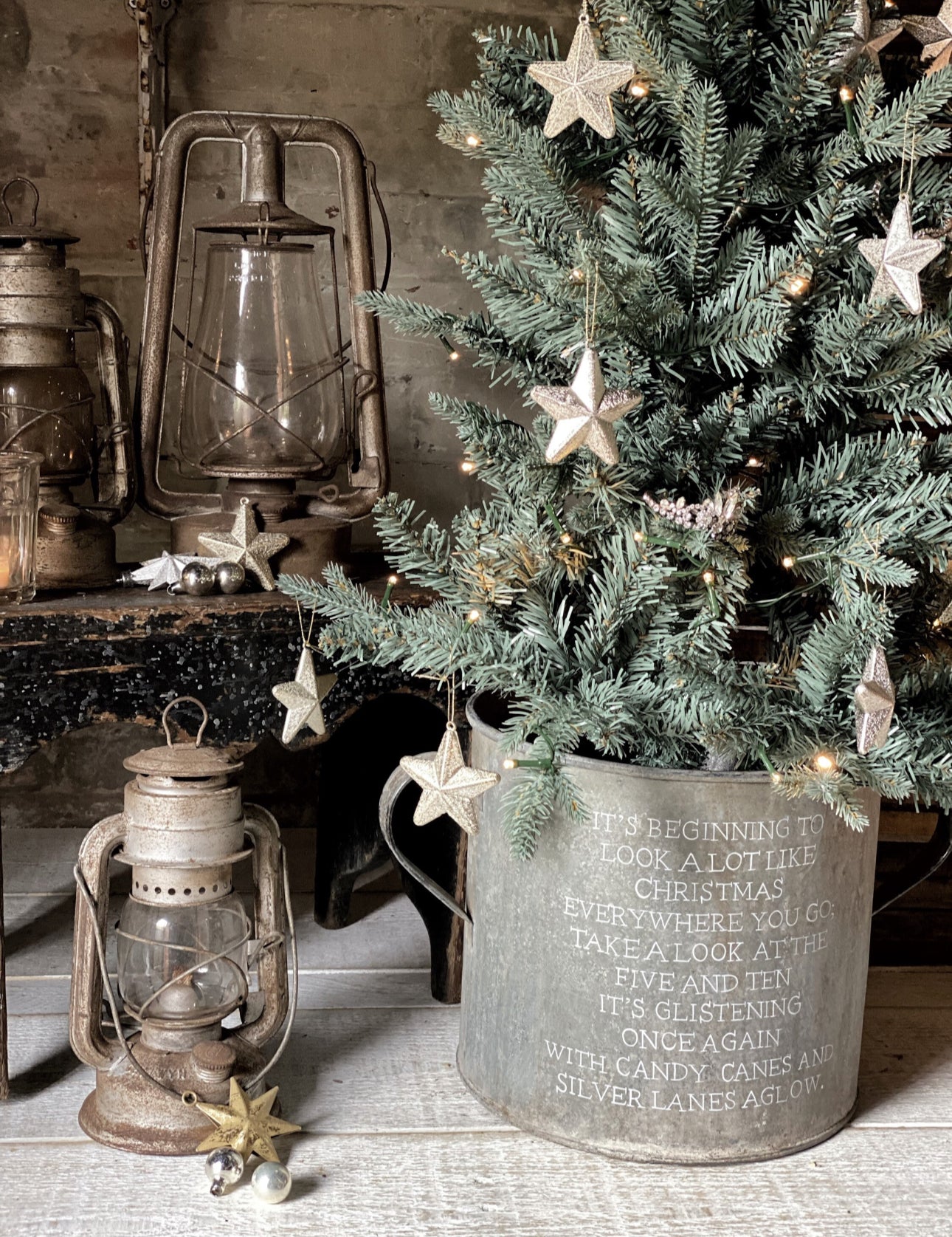 A beautiful heirloom vintage galvanised tub hand painted using traditional sign writer’s techniques and materials.