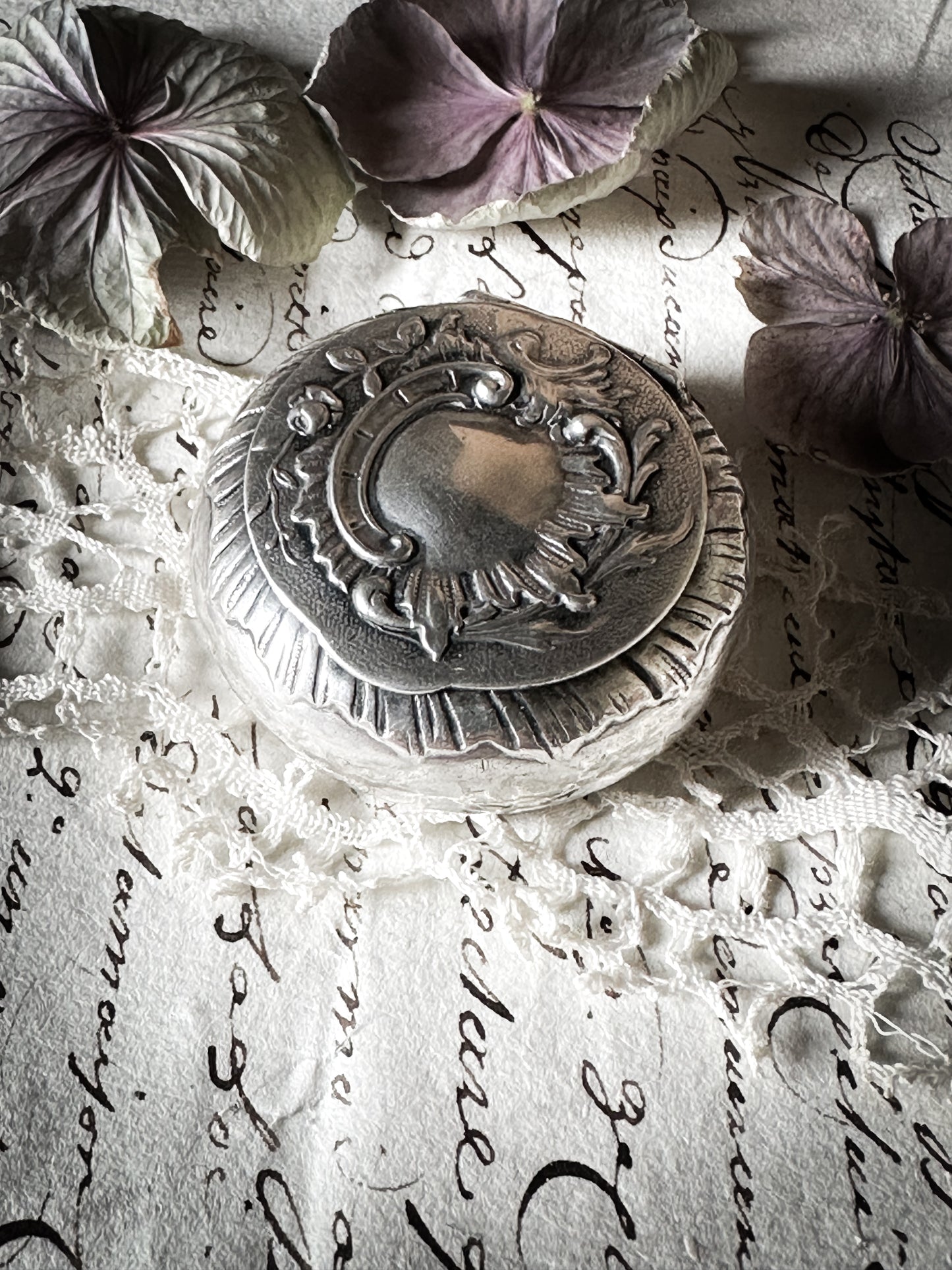 A stunning hallmarked Belgian silver hinged snuff box