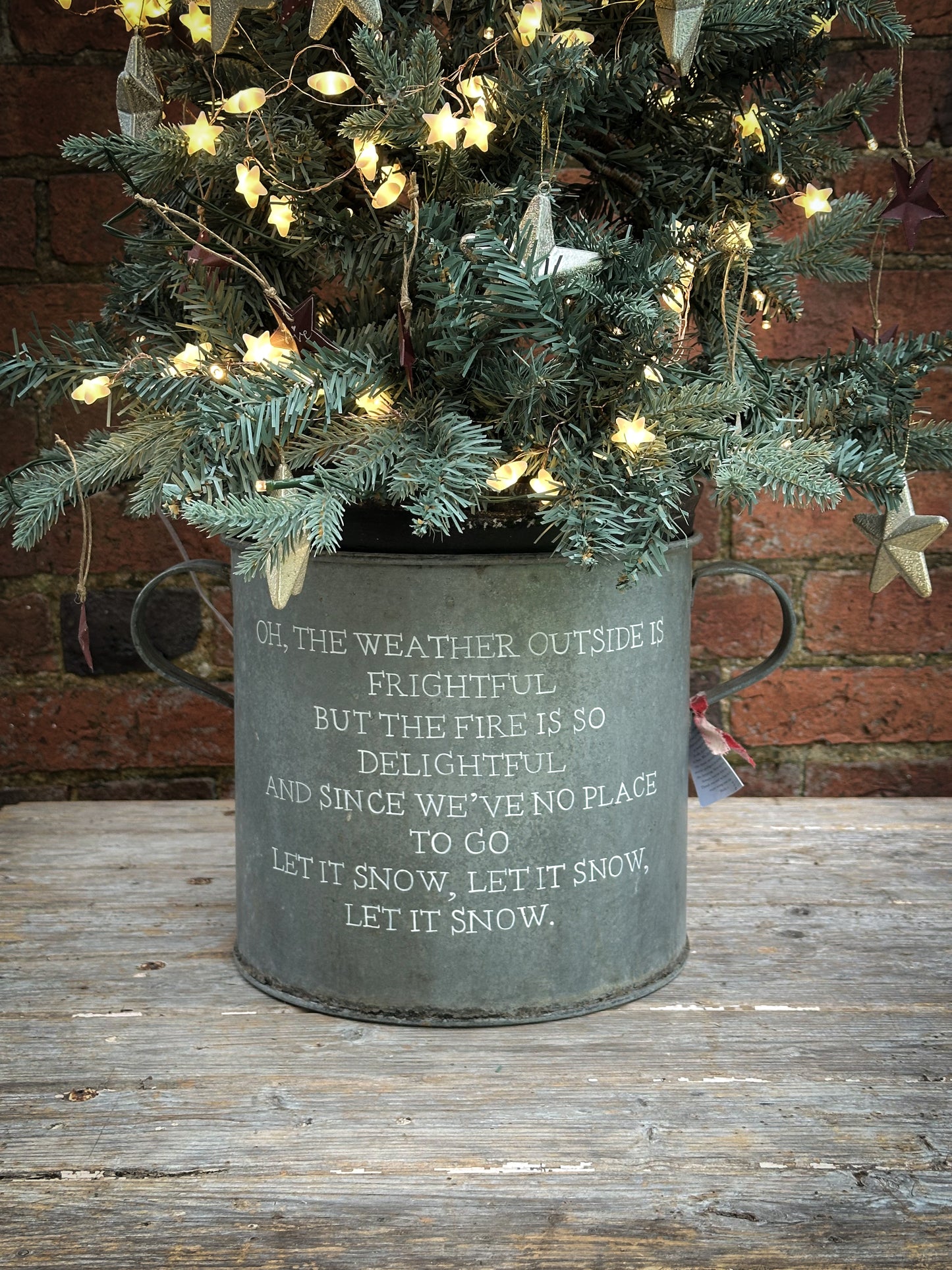 A beautiful heirloom vintage galvanised tub hand painted using traditional sign writer’s techniques and materials.