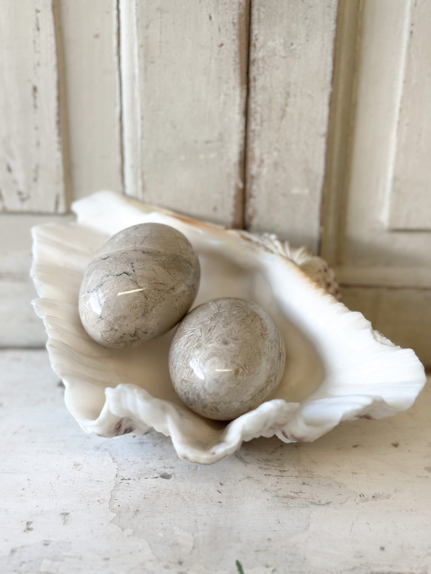A pair of pretty vintage marble onyx eggs