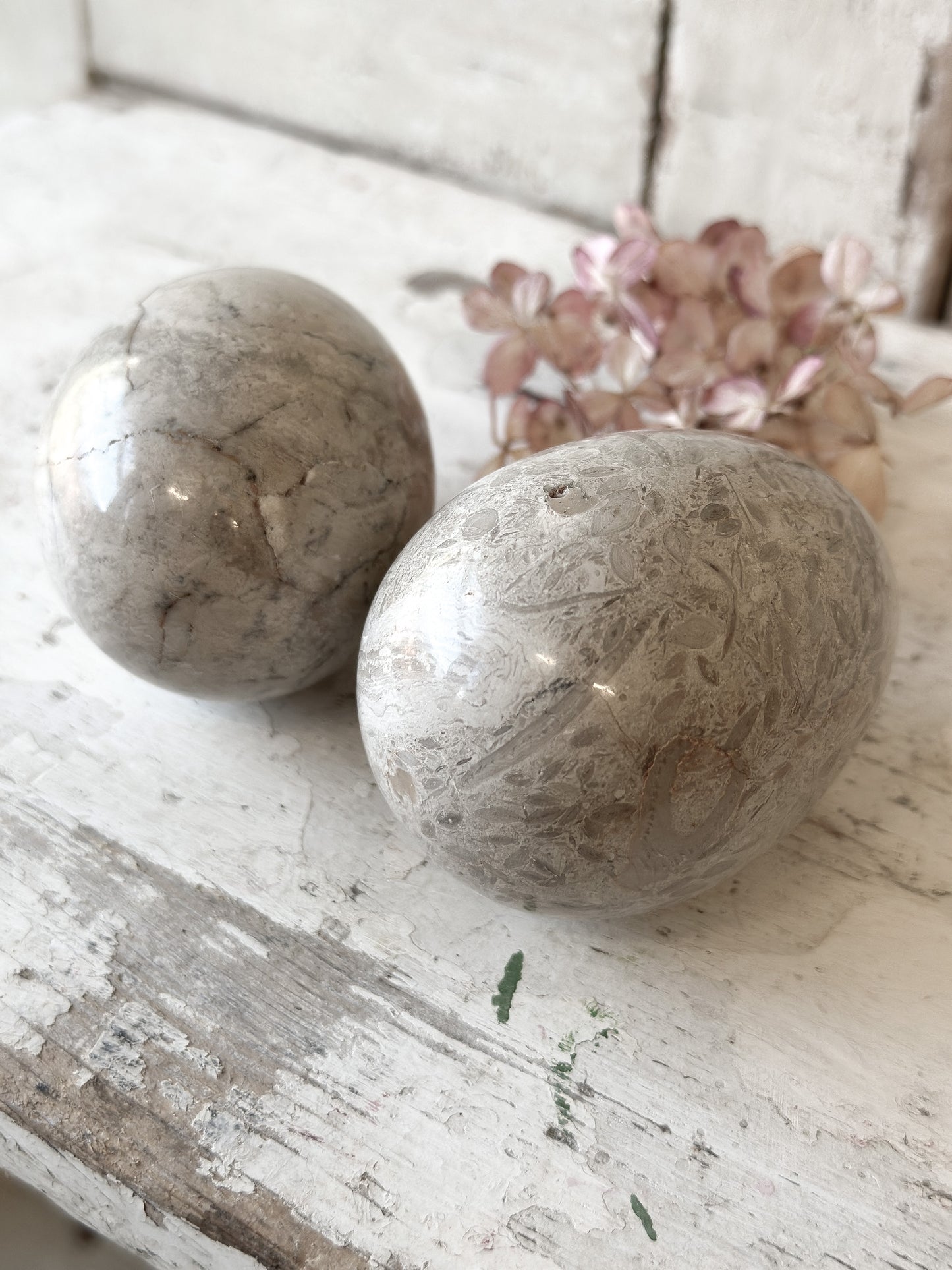 A pair of pretty vintage marble onyx eggs