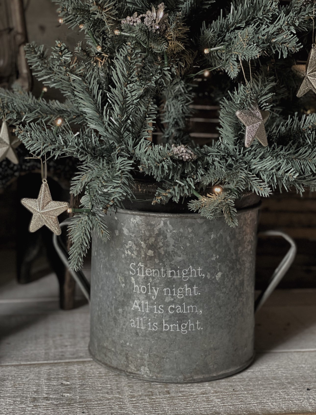 A beautiful heirloom vintage galvanised tub hand painted using traditional sign writer’s techniques and materials