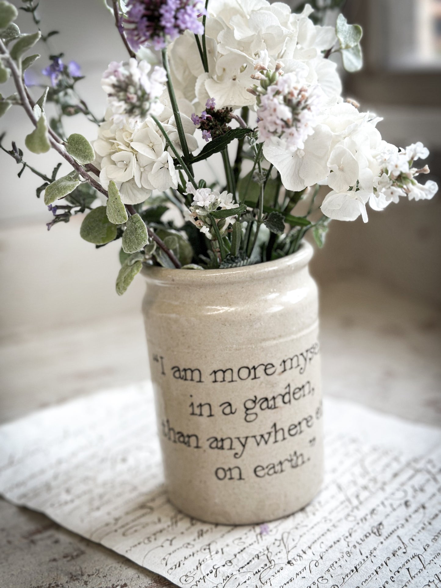 A Victorian unearthed short stoneware pottery jar with a hand painted quote
