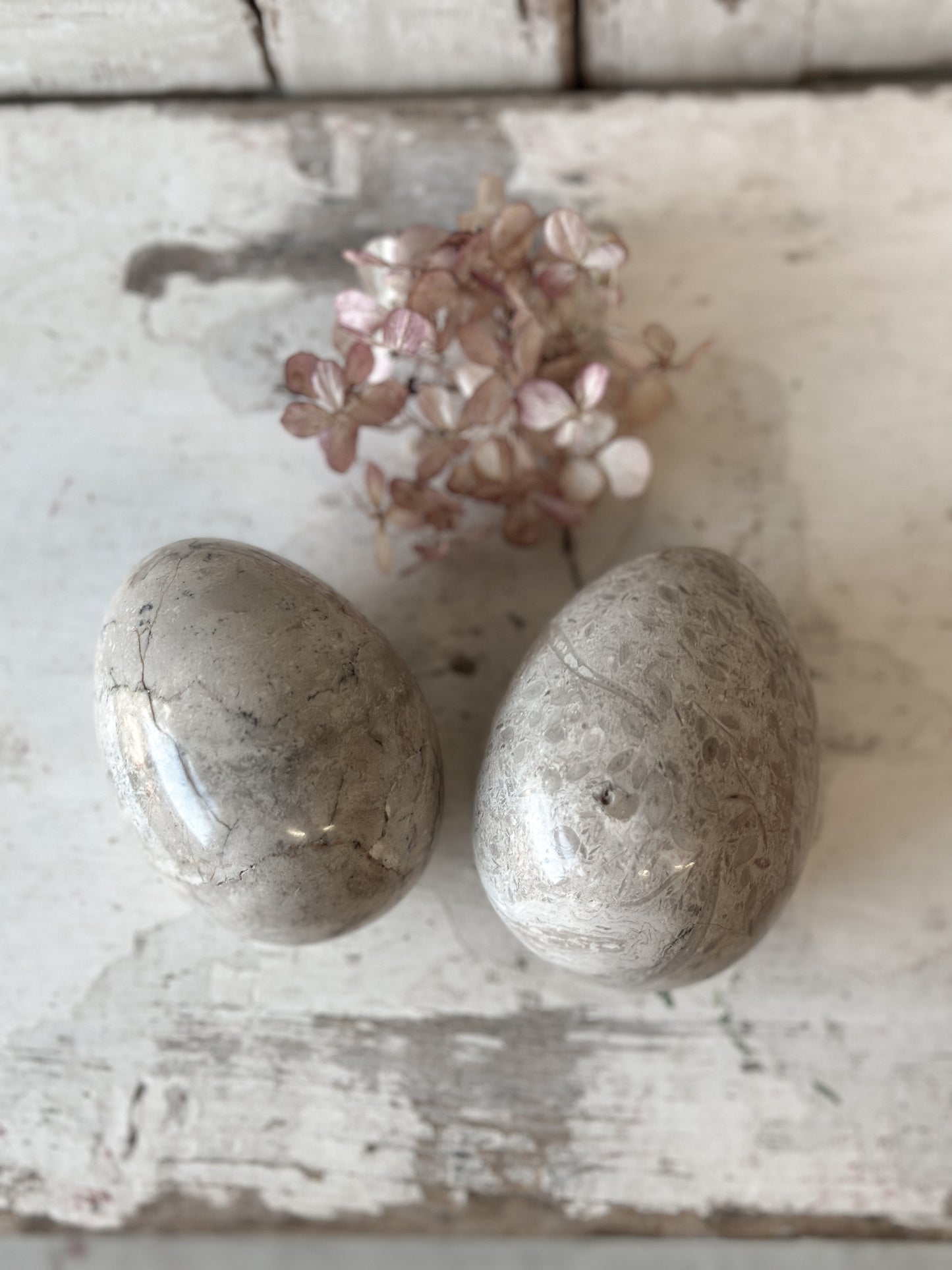 A pair of pretty vintage marble onyx eggs