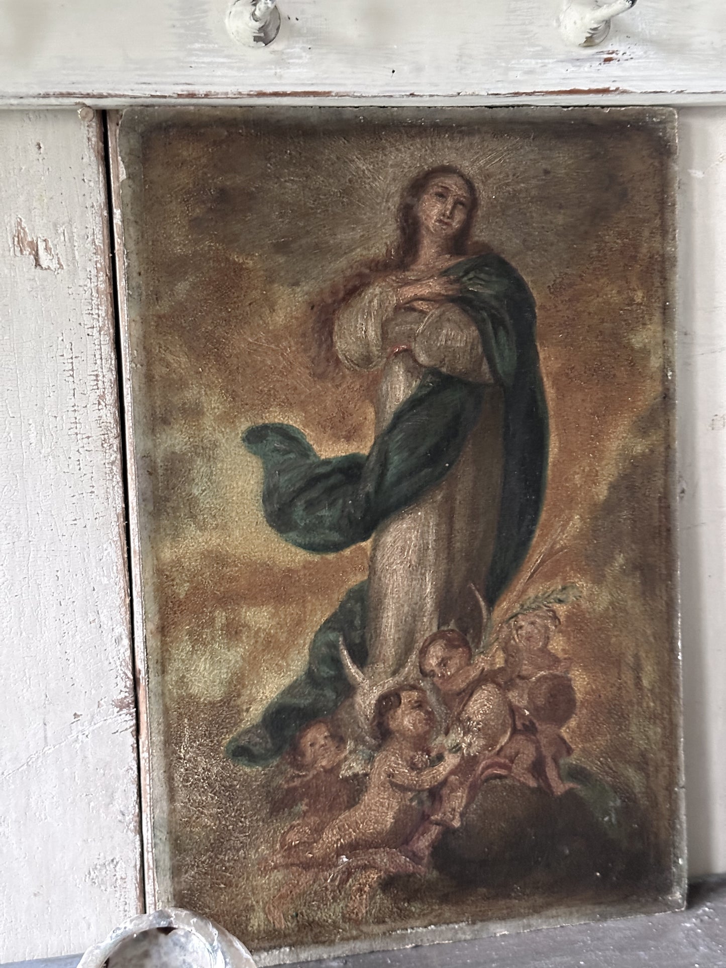Antique oil on wood panel religious painting of Mary with cherubs at her feet