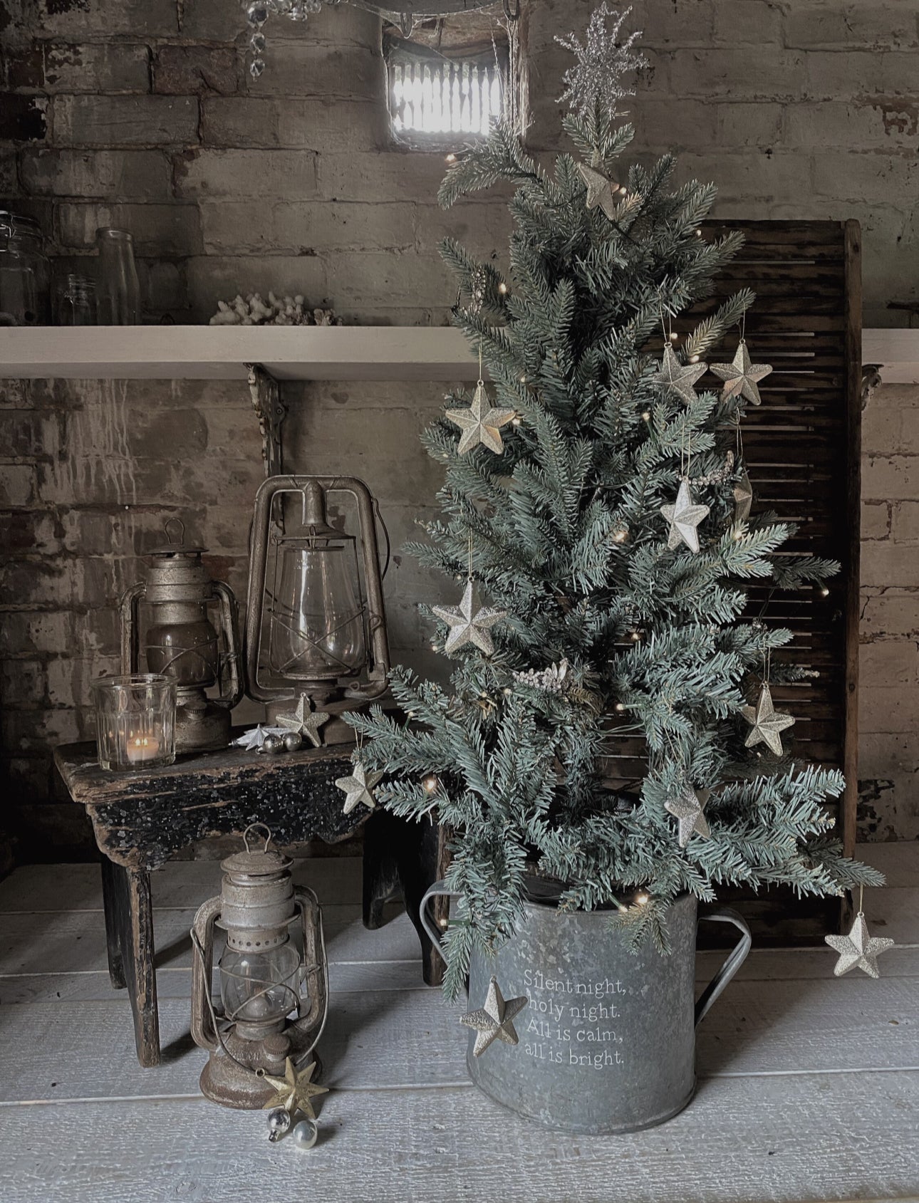 A beautiful heirloom vintage galvanised tub hand painted using traditional sign writer’s techniques and materials