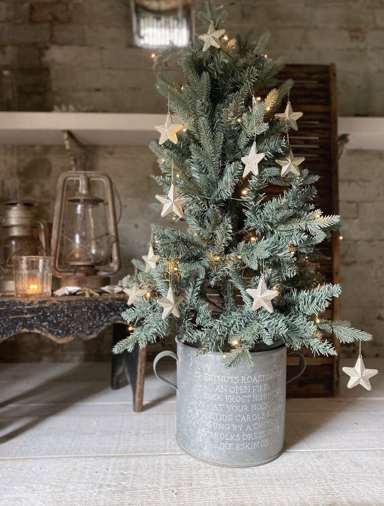 A beautiful heirloom vintage galvanised tub hand painted using traditional sign writer’s techniques and materials.