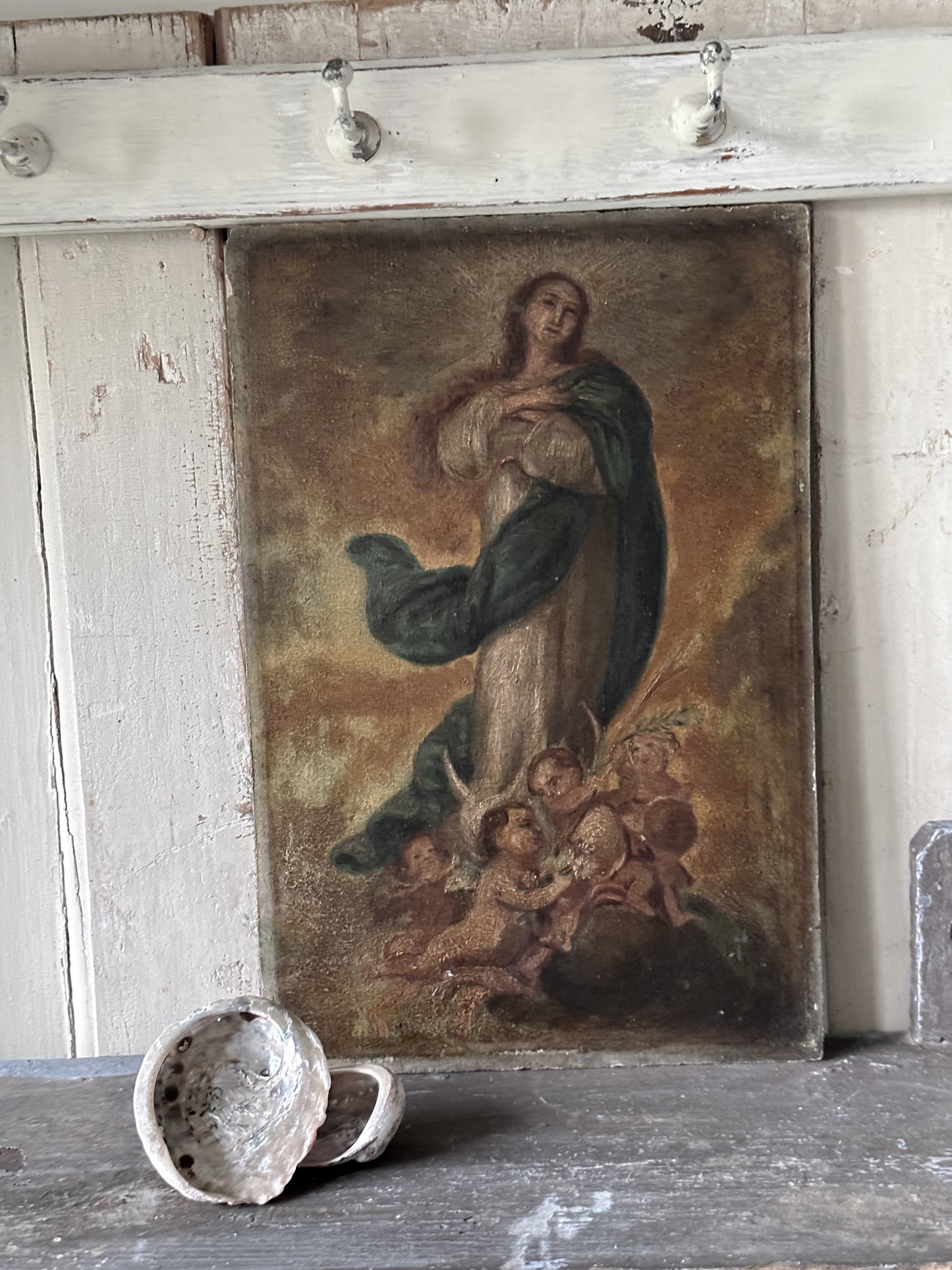 Antique oil on wood panel religious painting of Mary with cherubs at her feet