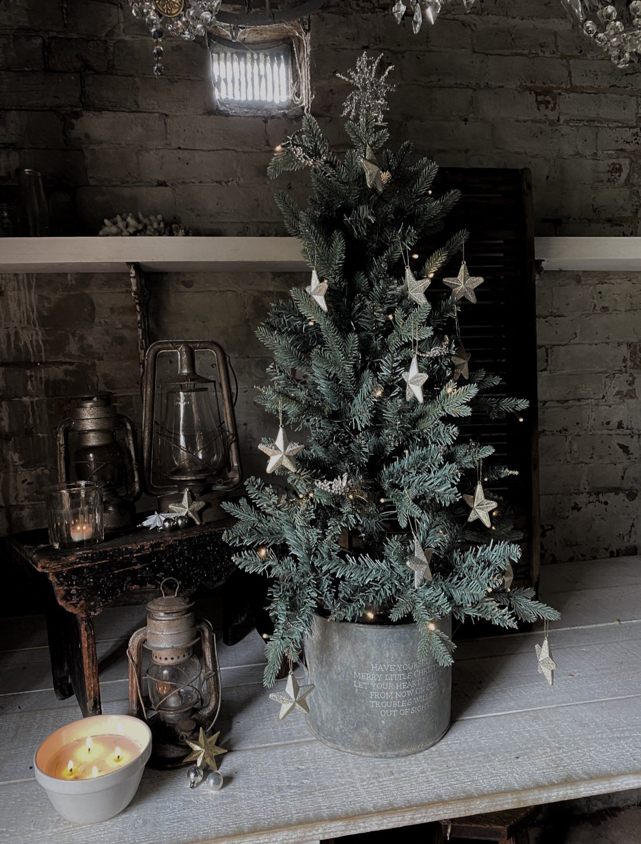 A beautiful heirloom vintage galvanised tub hand painted using traditional sign writer’s techniques and materials.