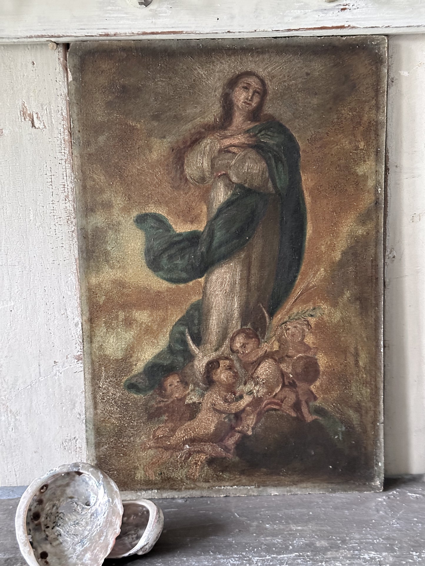 Antique oil on wood panel religious painting of Mary with cherubs at her feet
