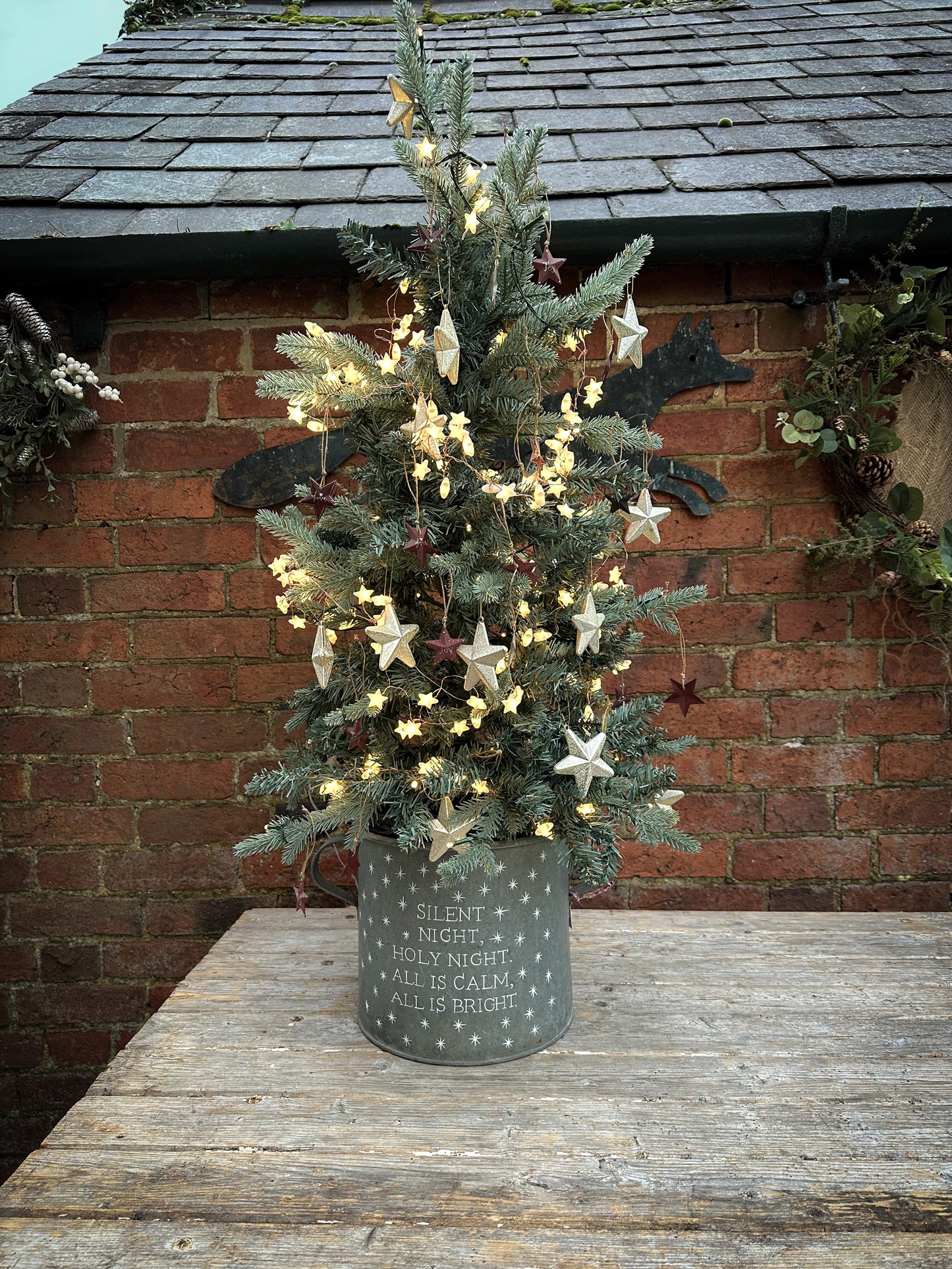 A beautiful heirloom vintage galvanised tub hand painted using traditional sign writer’s techniques and materials.