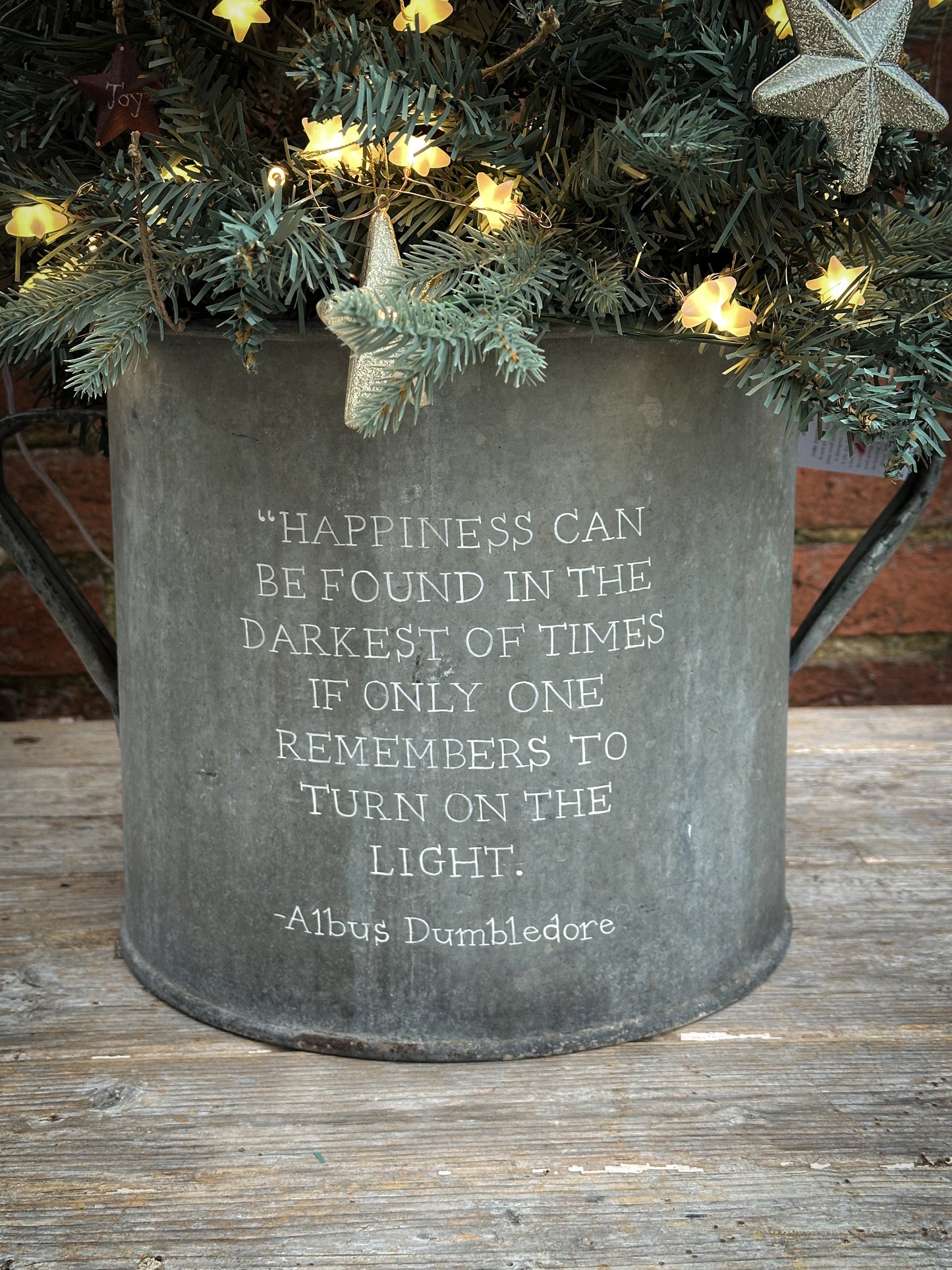 A beautiful heirloom vintage galvanised tub hand painted using traditional sign writer’s techniques and materials.