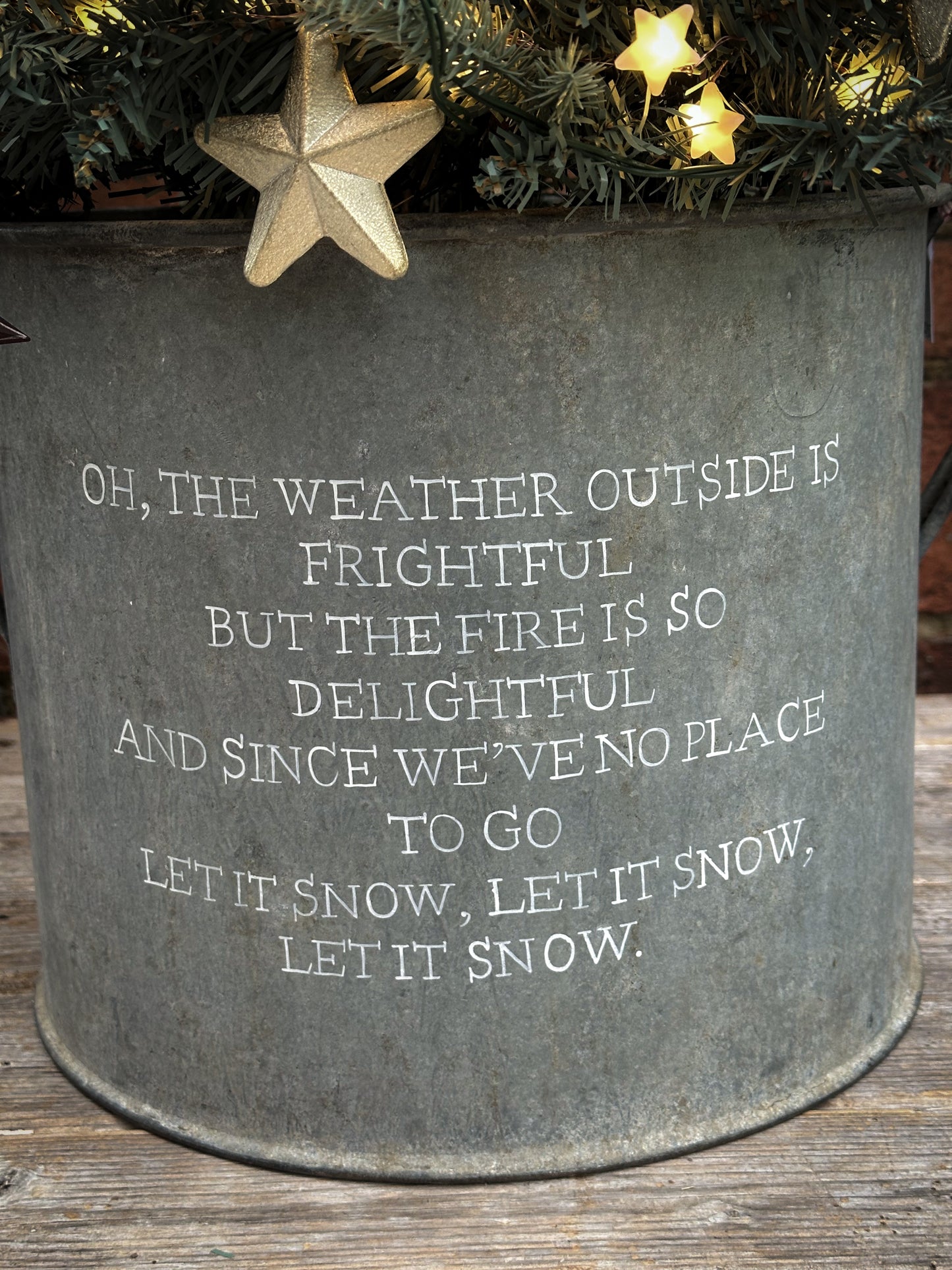 A beautiful heirloom vintage galvanised tub hand painted using traditional sign writer’s techniques and materials.