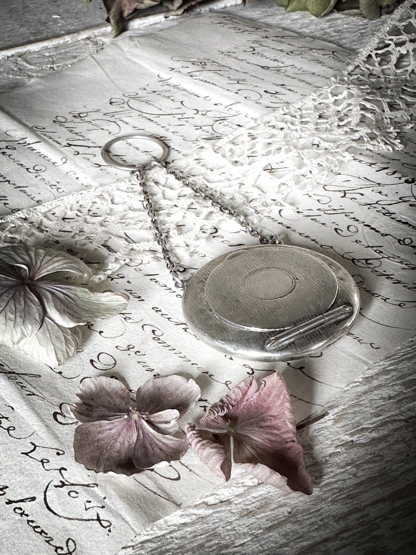 Silver mirror compact hallmarked Chester 1917 by makers Adie & Lovekin