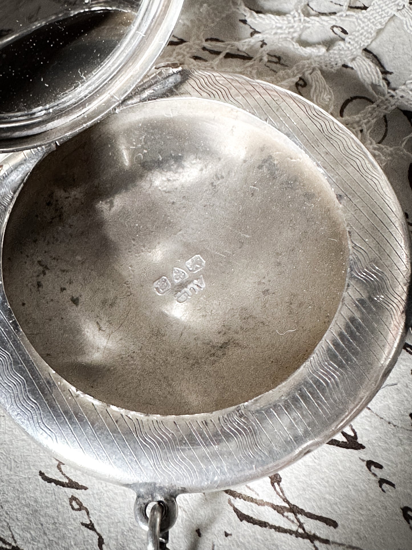 Silver mirror compact hallmarked Chester 1917 by makers Adie & Lovekin