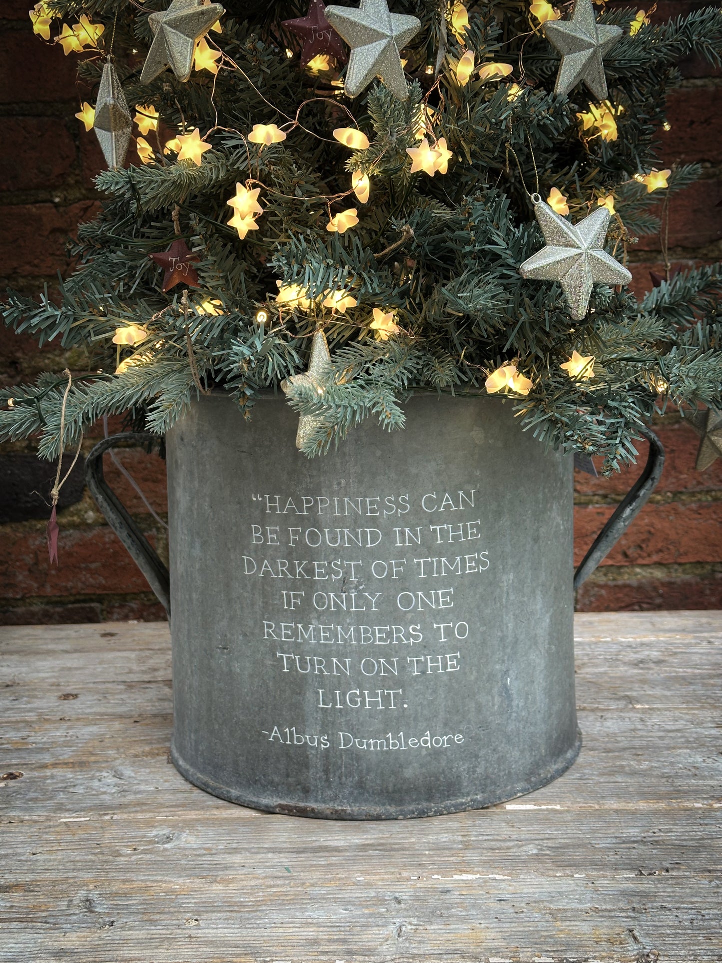 A beautiful heirloom vintage galvanised tub hand painted using traditional sign writer’s techniques and materials.