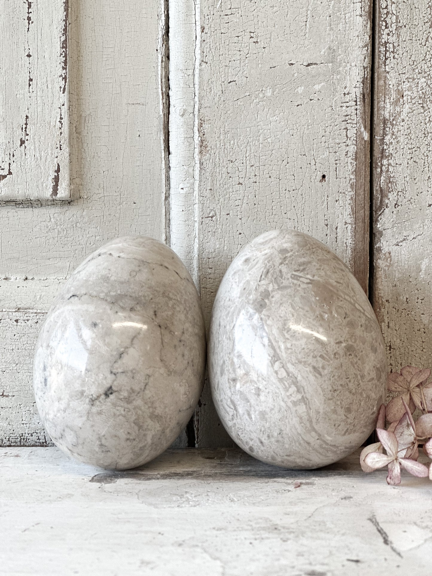 A pair of pretty vintage marble onyx eggs