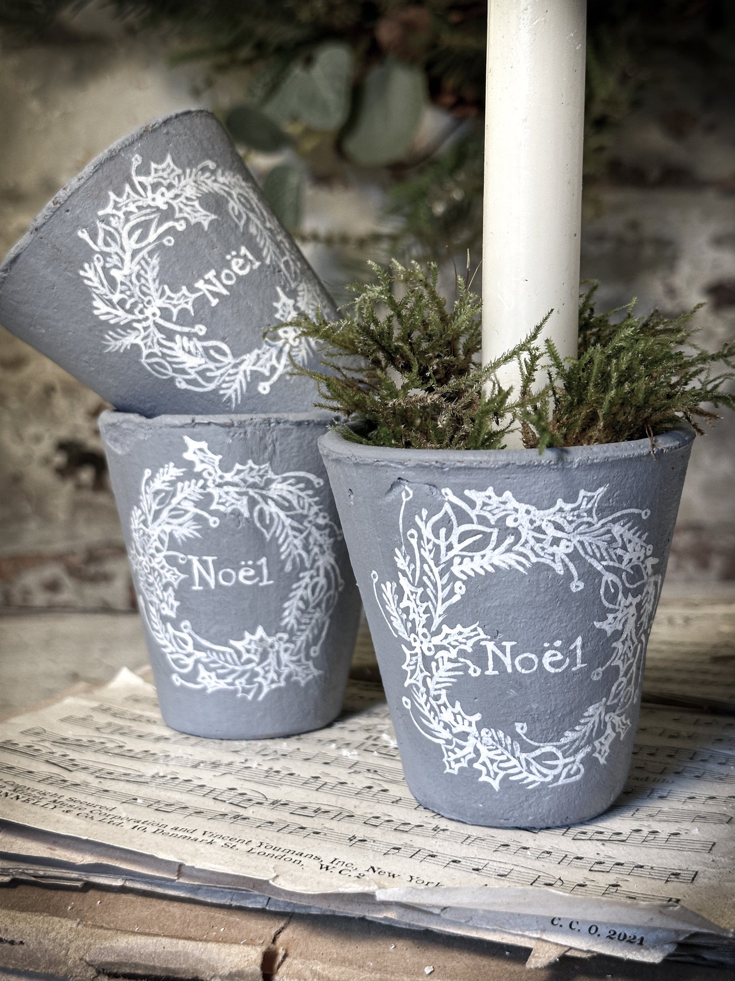 A small illustrated Victorian Christmas terracotta pot