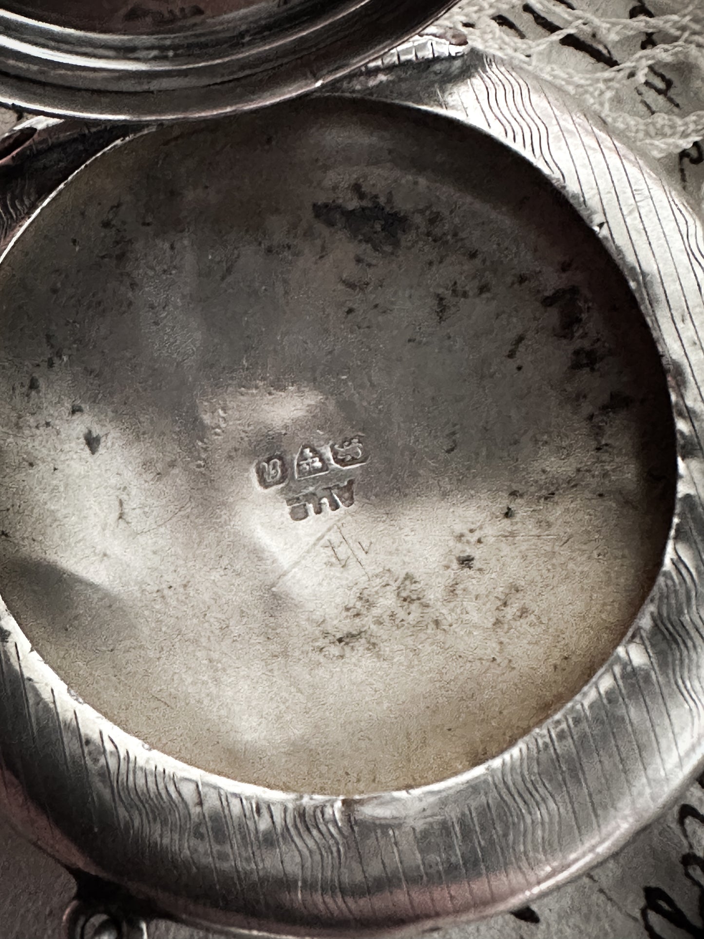 Silver mirror compact hallmarked Chester 1917 by makers Adie & Lovekin