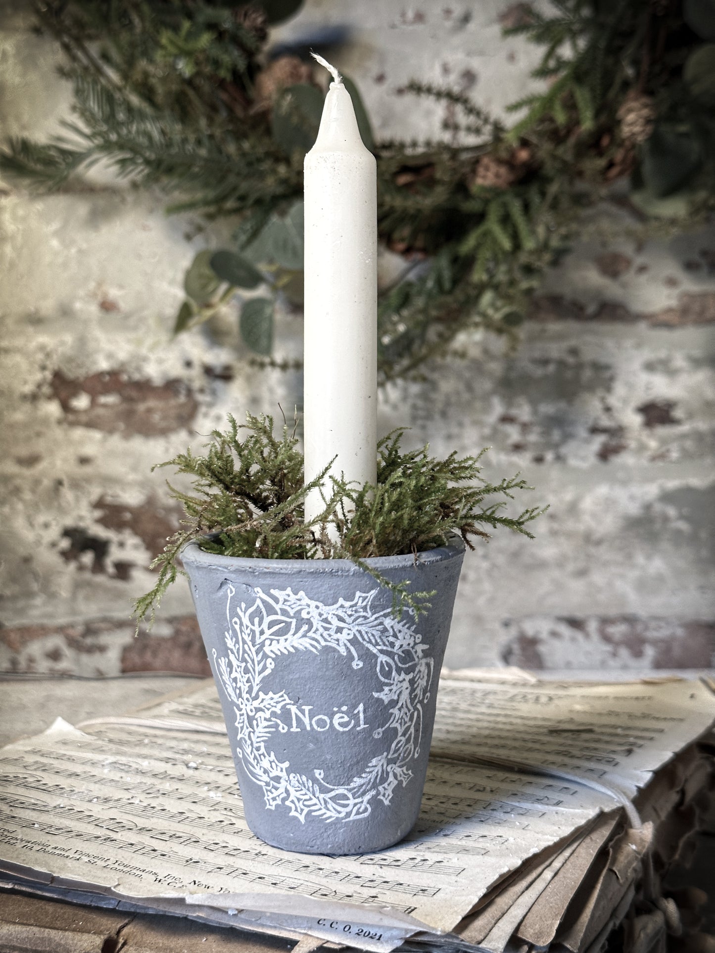 A small illustrated Victorian Christmas terracotta pot