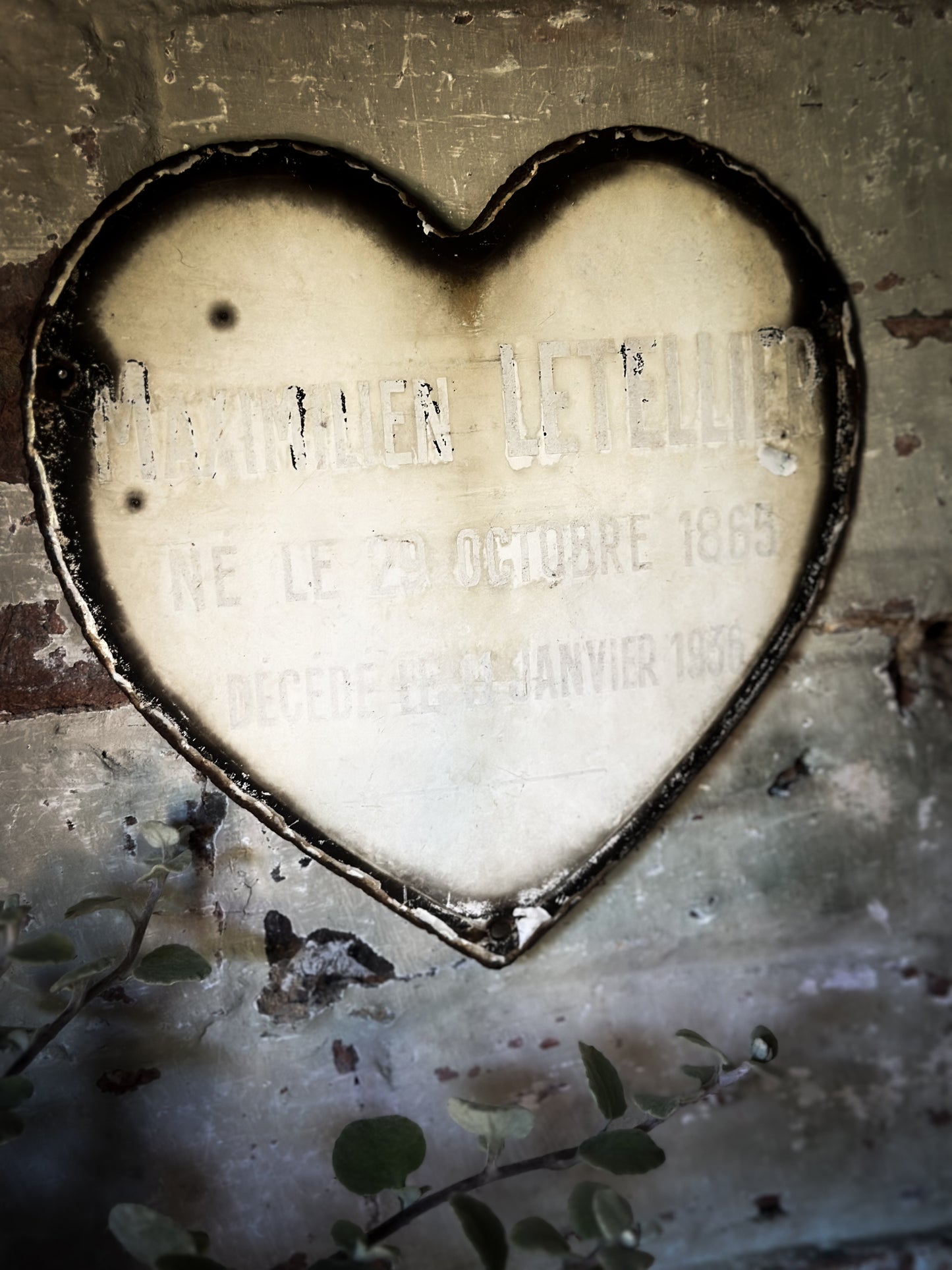 A Vintage French Enamel Heart Memorial Plaque