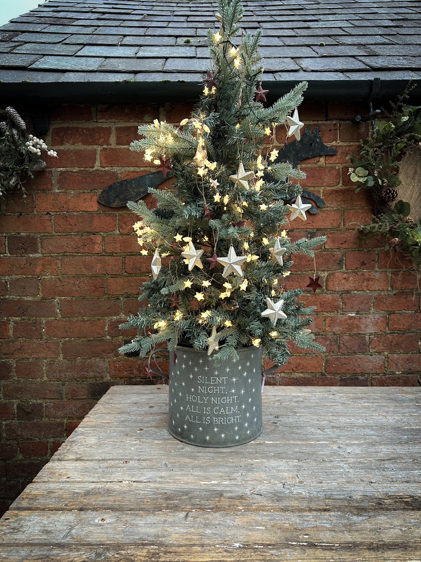 A beautiful heirloom vintage galvanised tub hand painted using traditional sign writer’s techniques and materials.