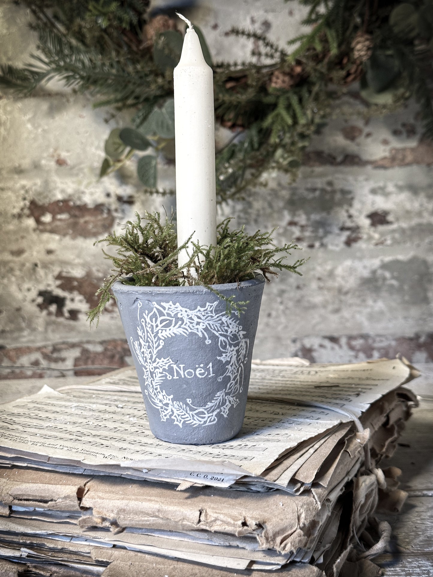 A small illustrated Victorian Christmas terracotta pot