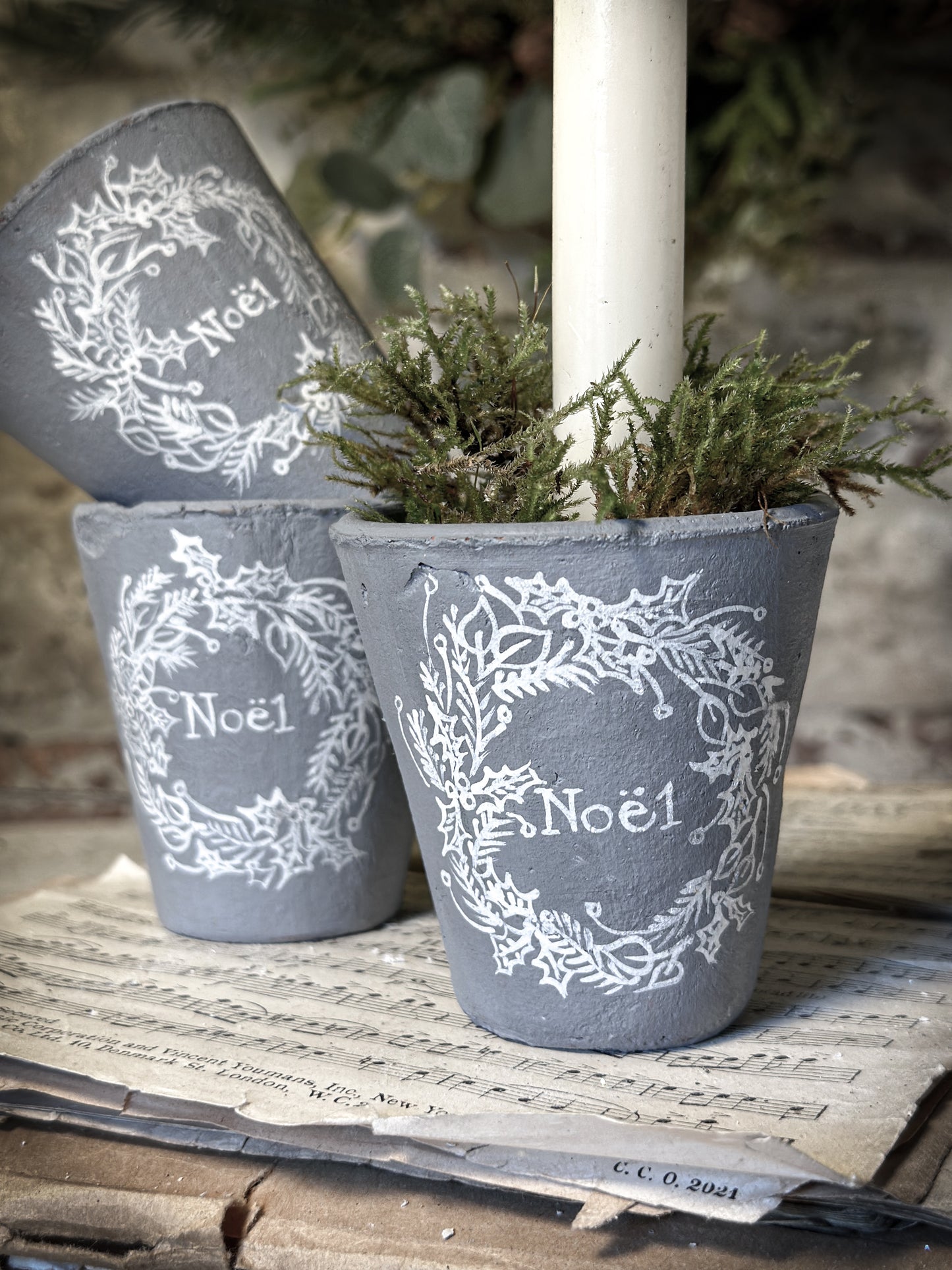 A small illustrated Victorian Christmas terracotta pot