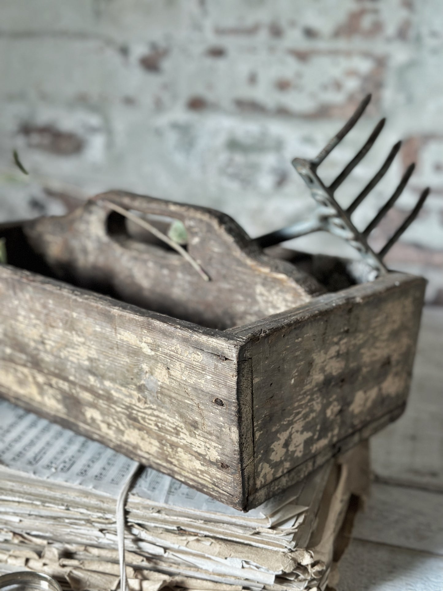 A lovely antique wooden canteen tray