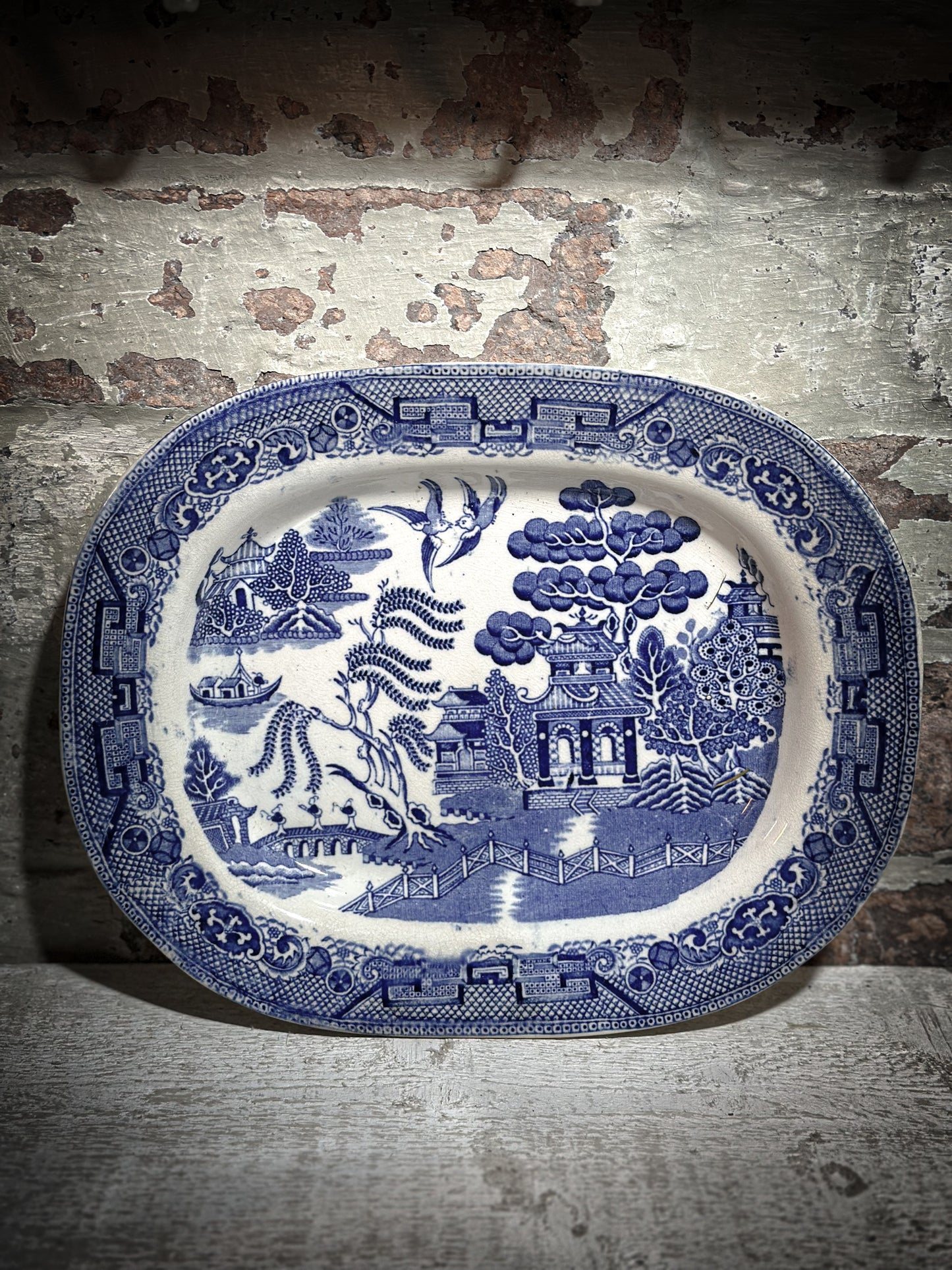 A pretty Staffordshire pottery blue and white Willow Pattern platter