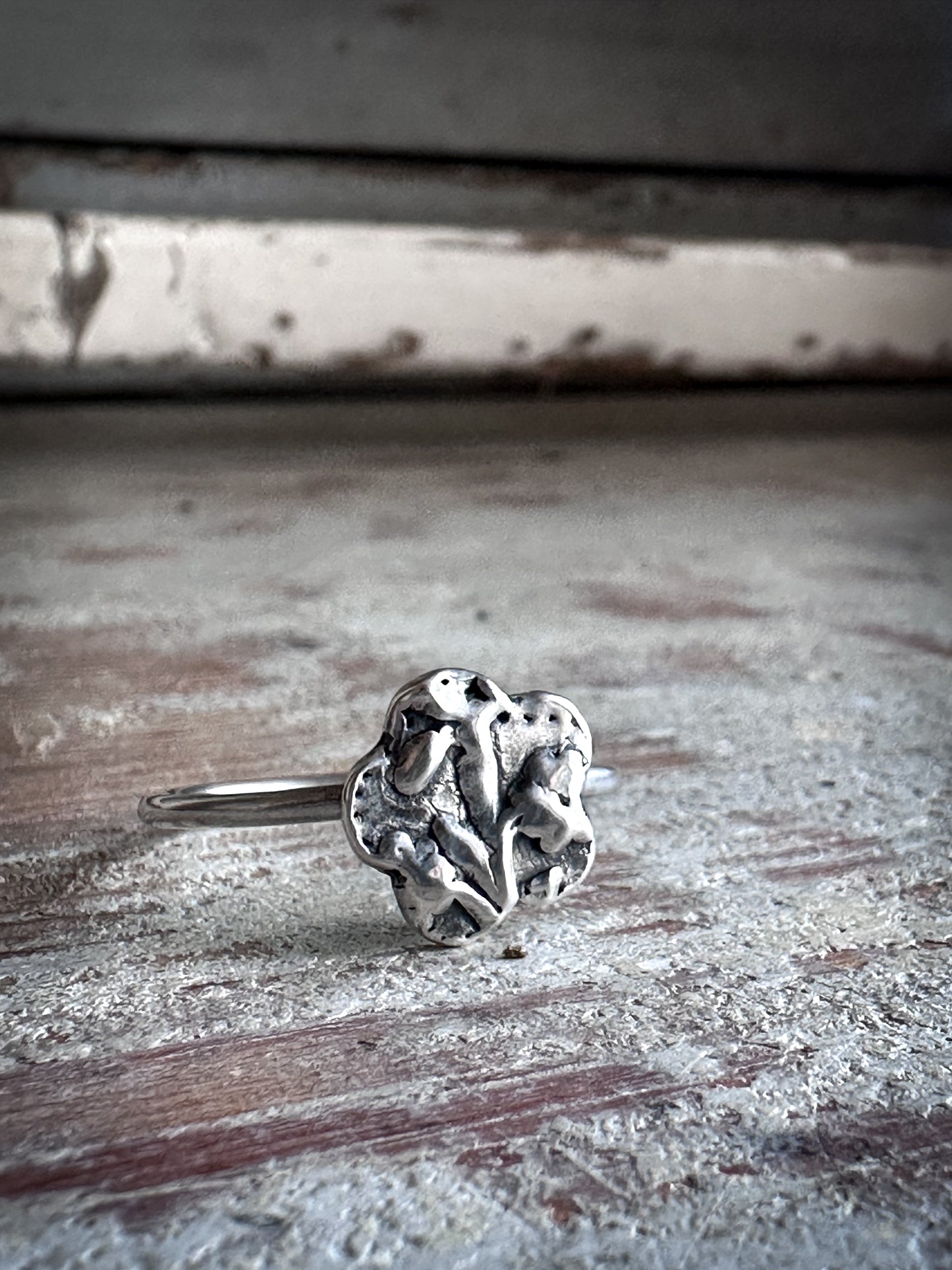 Moon Garden Daffodil Ring – Fine Silver Botanical Stacker
