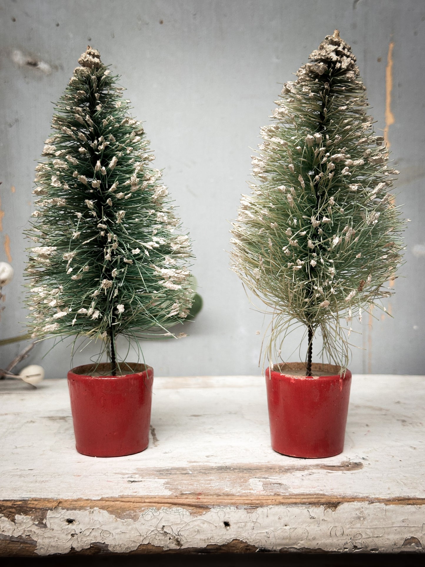 Pair of Mid-Century Japanese Bottle-Brush Christmas Trees – Red Wooden Bases – c.1950s–60s (H16cm)