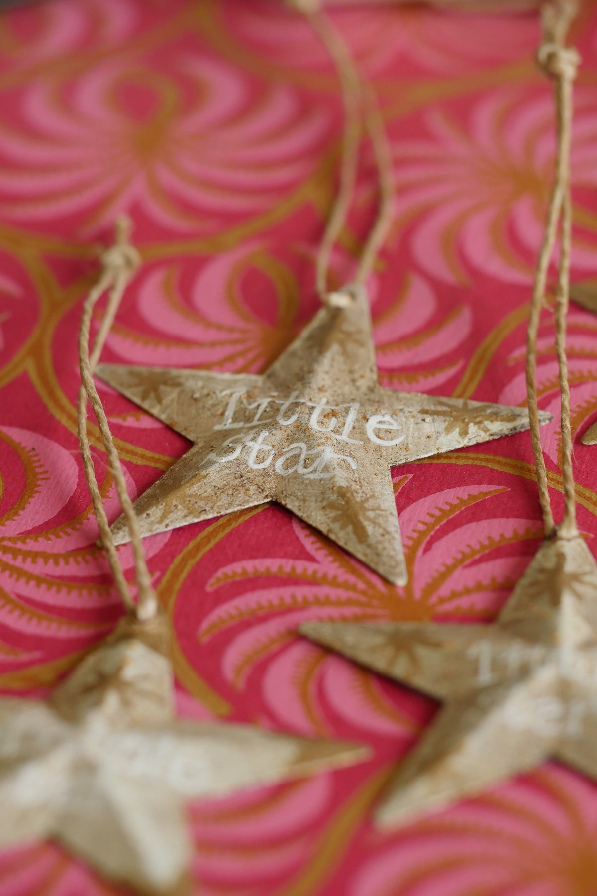 Hand Painted Folk Art medium Pressed Tin Barn Stars – Little Star