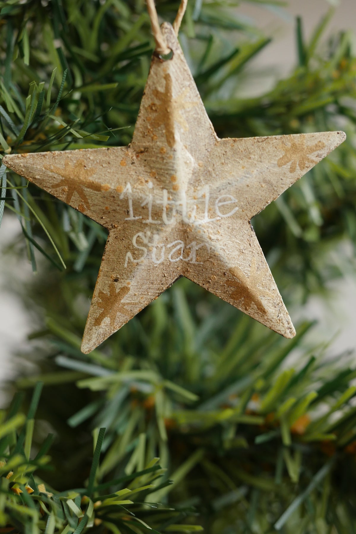 Hand Painted Folk Art medium Pressed Tin Barn Stars – Little Star