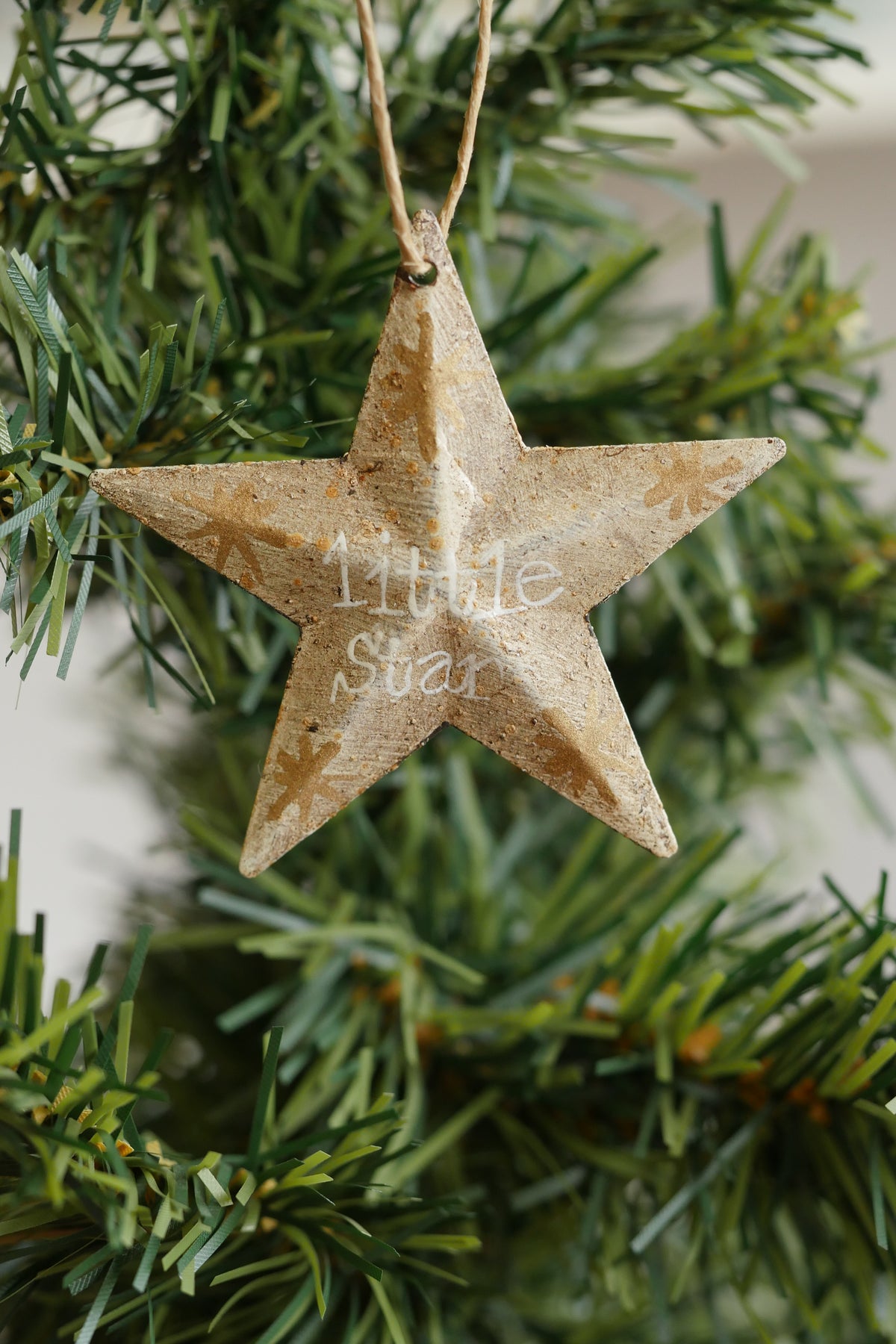 Hand Painted Folk Art medium Pressed Tin Barn Stars – Little Star