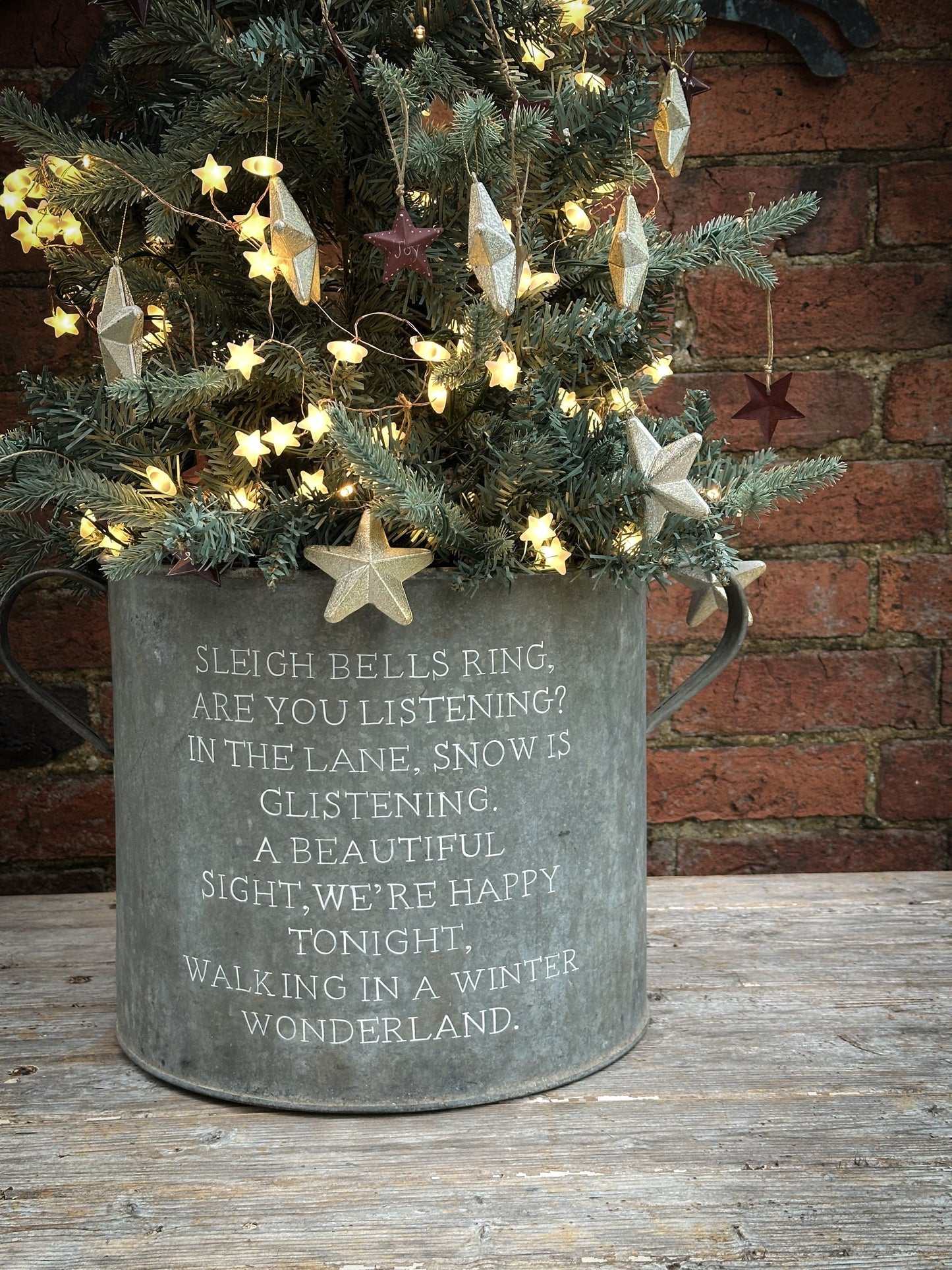 A beautiful heirloom vintage galvanised tub hand painted using traditional sign writer’s techniques and materials.