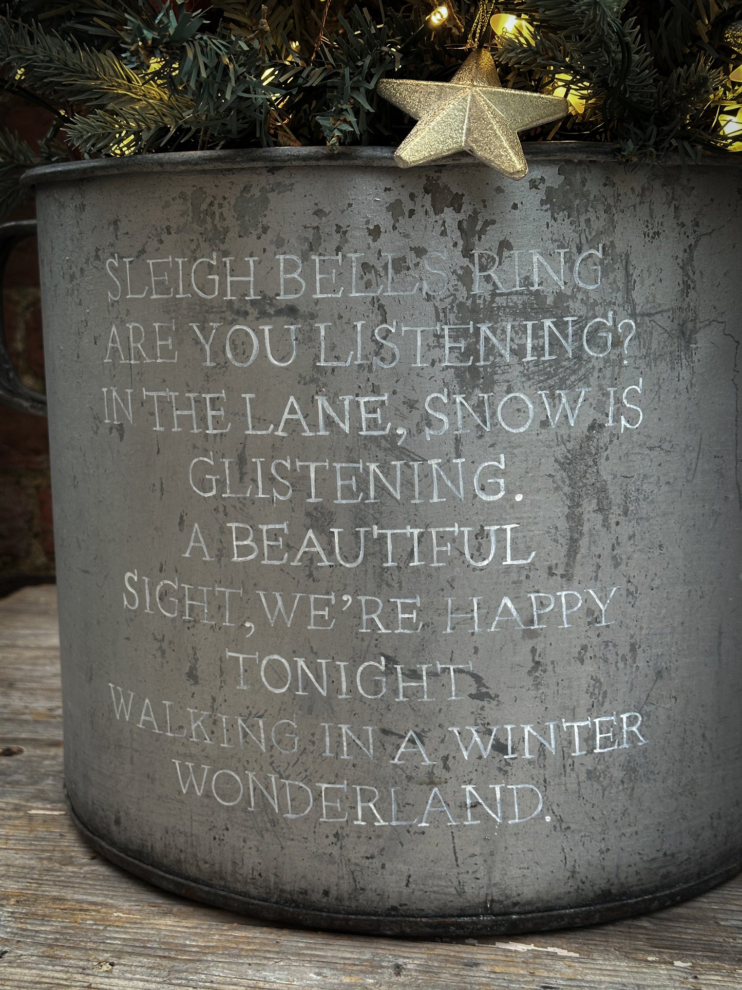 A beautiful heirloom vintage galvanised tub hand painted using traditional sign writer’s techniques and materials.