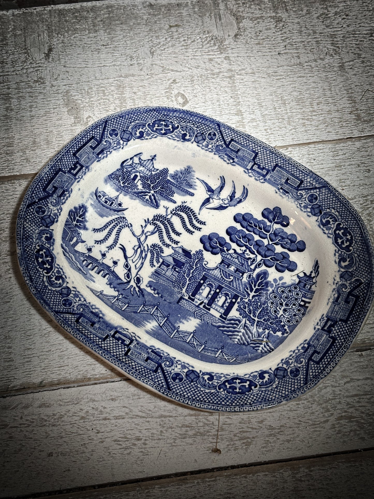 A pretty Staffordshire pottery blue and white Willow Pattern platter