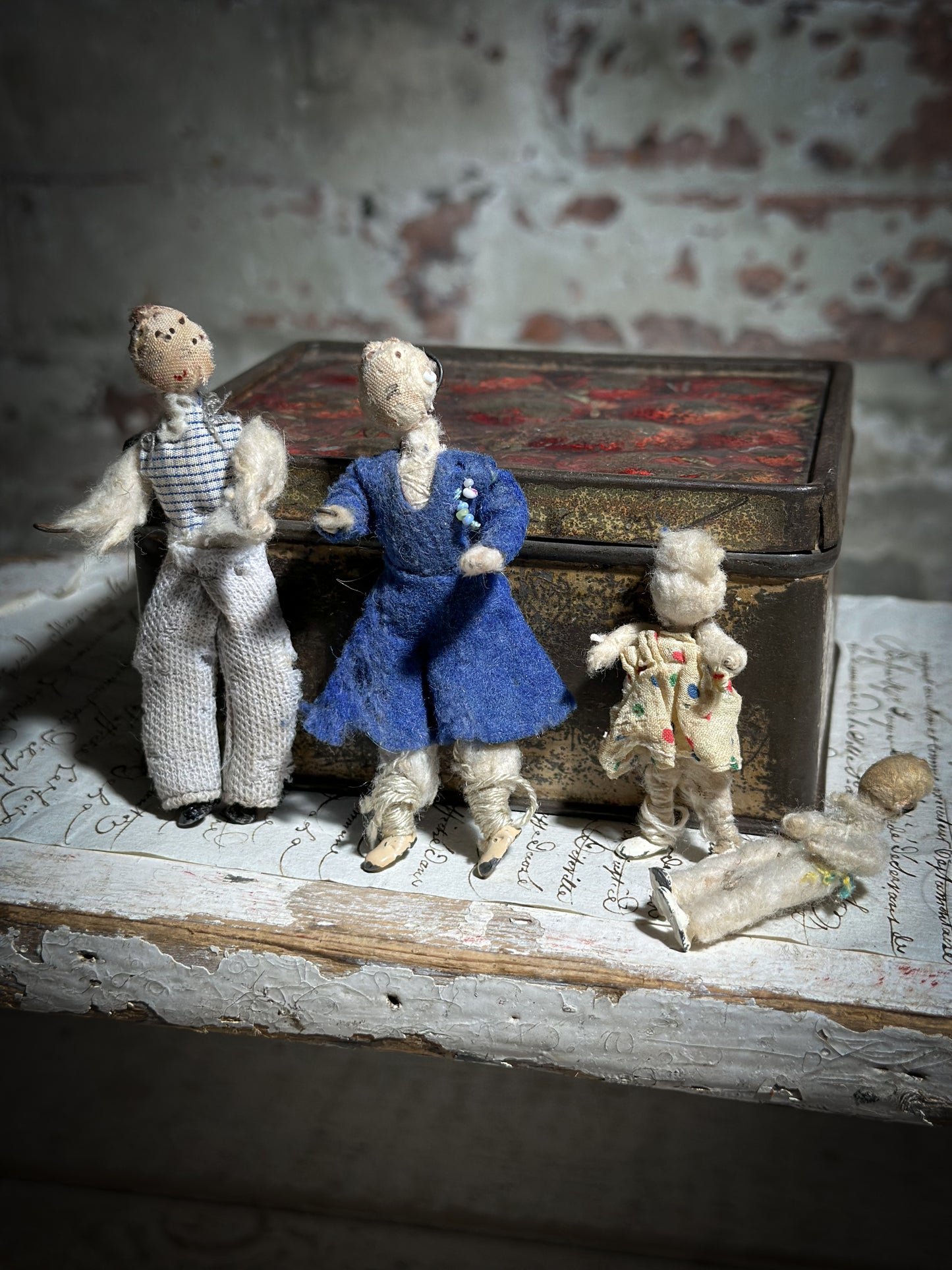 A family of 1930’s Doll’s house toy dolls by Drecon