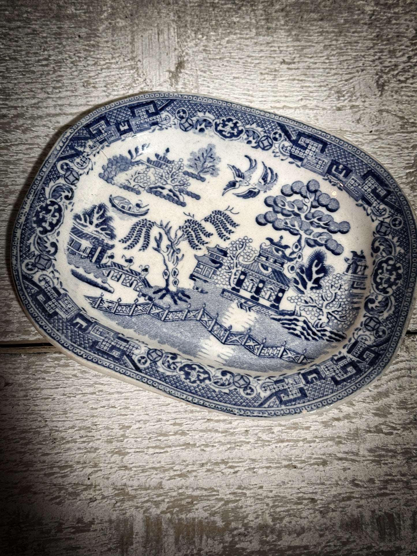 A pretty Staffordshire pottery blue and white Willow Pattern Mini platter