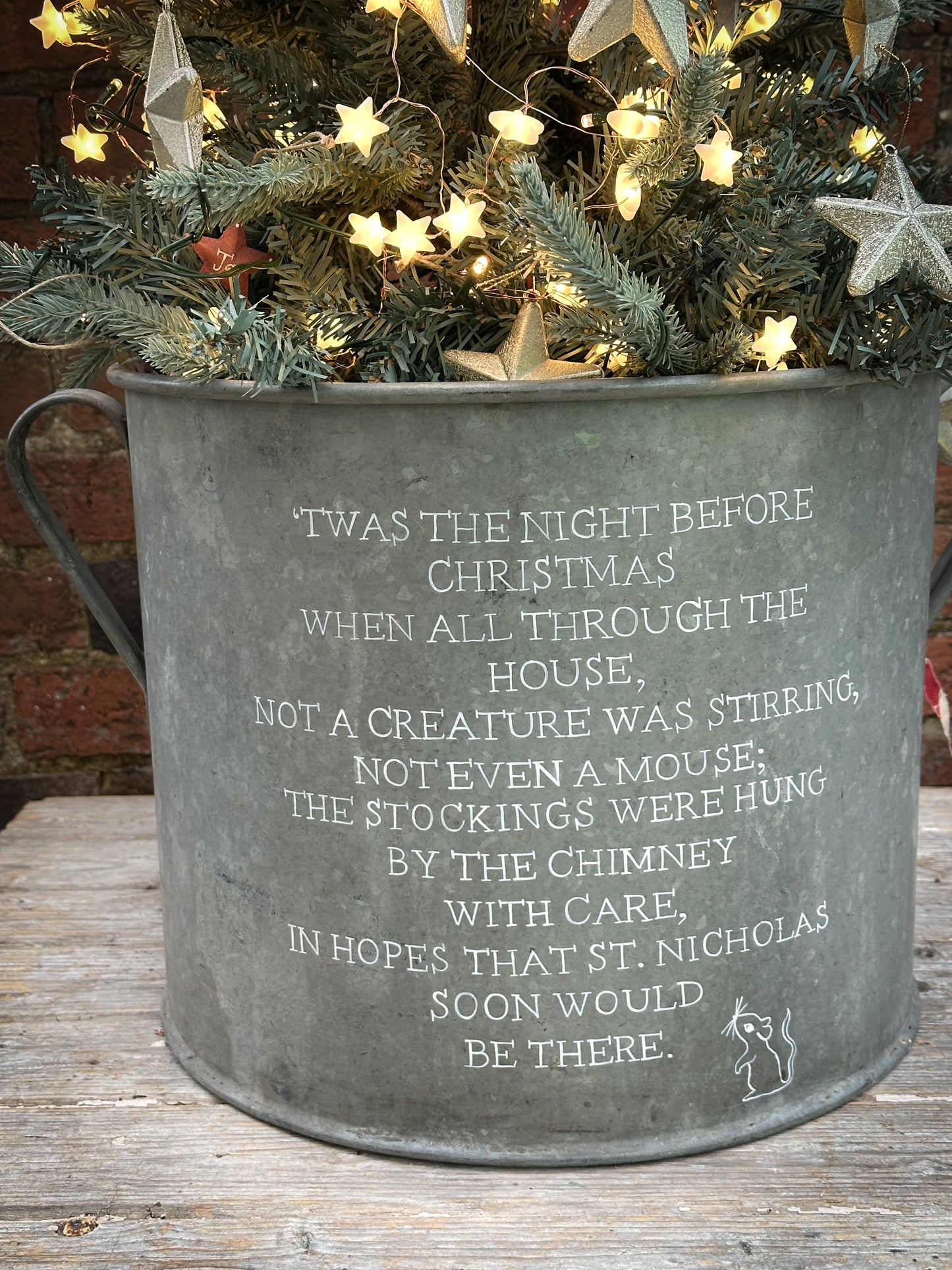 A beautiful heirloom vintage galvanised tub hand painted using traditional sign writer’s techniques and materials.