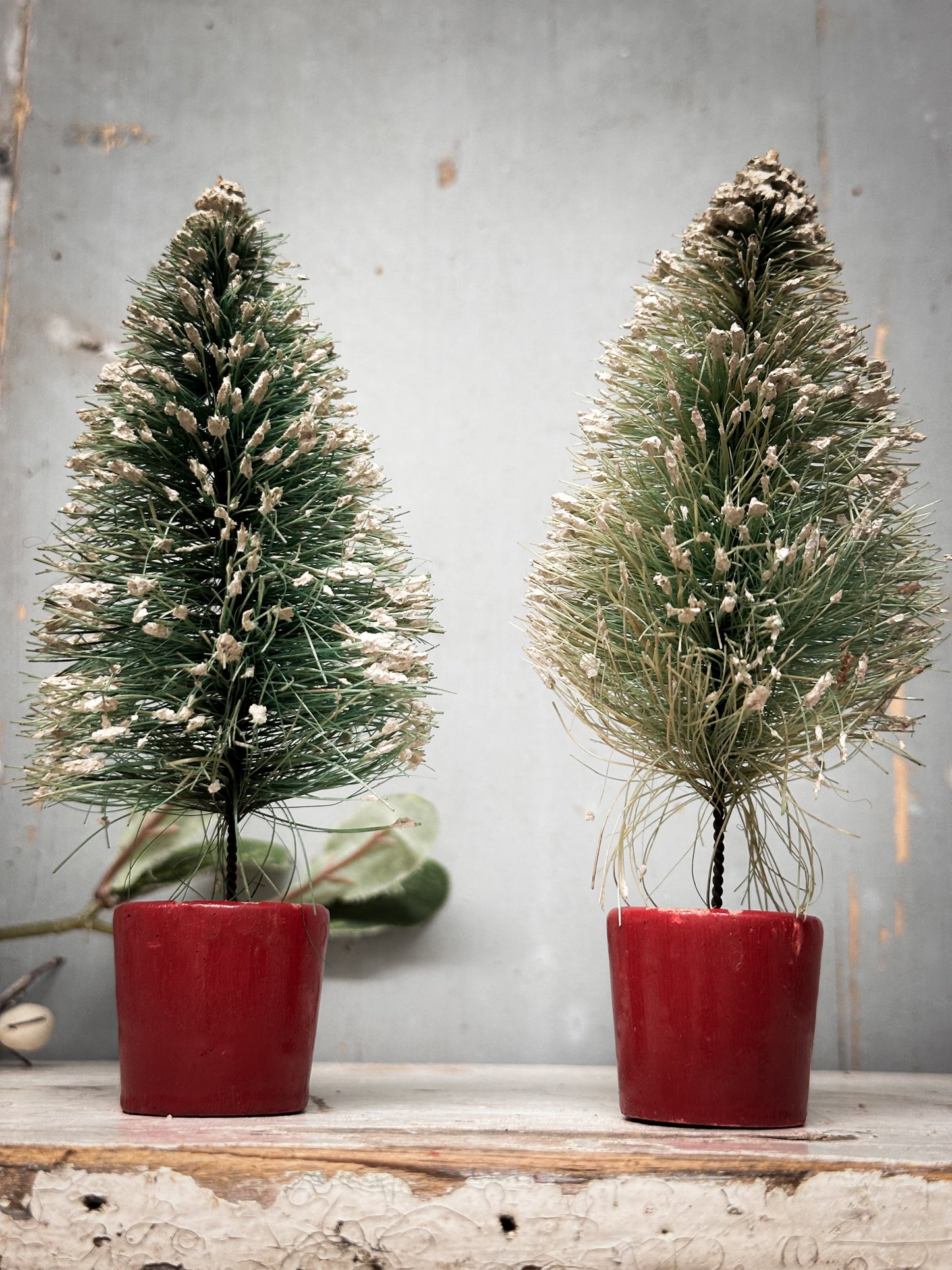 Pair of Mid-Century Japanese Bottle-Brush Christmas Trees – Red Wooden Bases – c.1950s–60s (H16cm)