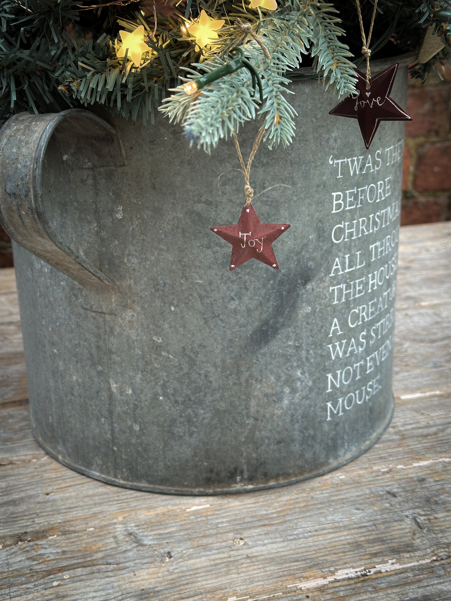 A beautiful heirloom vintage galvanised tub hand painted using traditional sign writer’s techniques and materials.