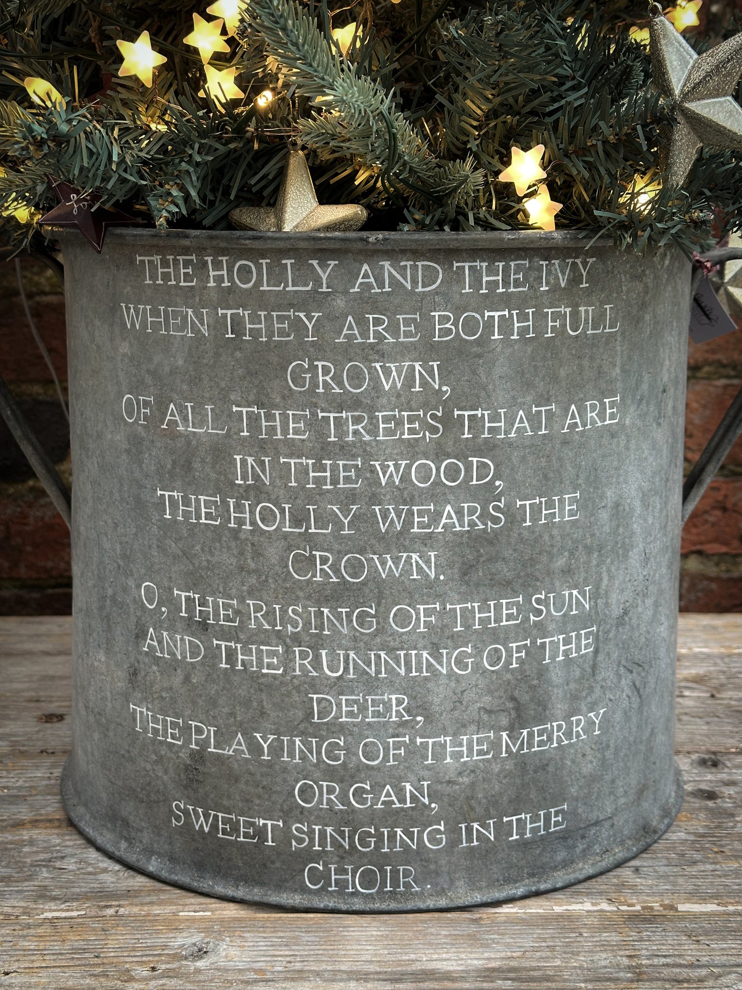 A beautiful heirloom vintage galvanised tub hand painted using traditional sign writer’s techniques and materials.