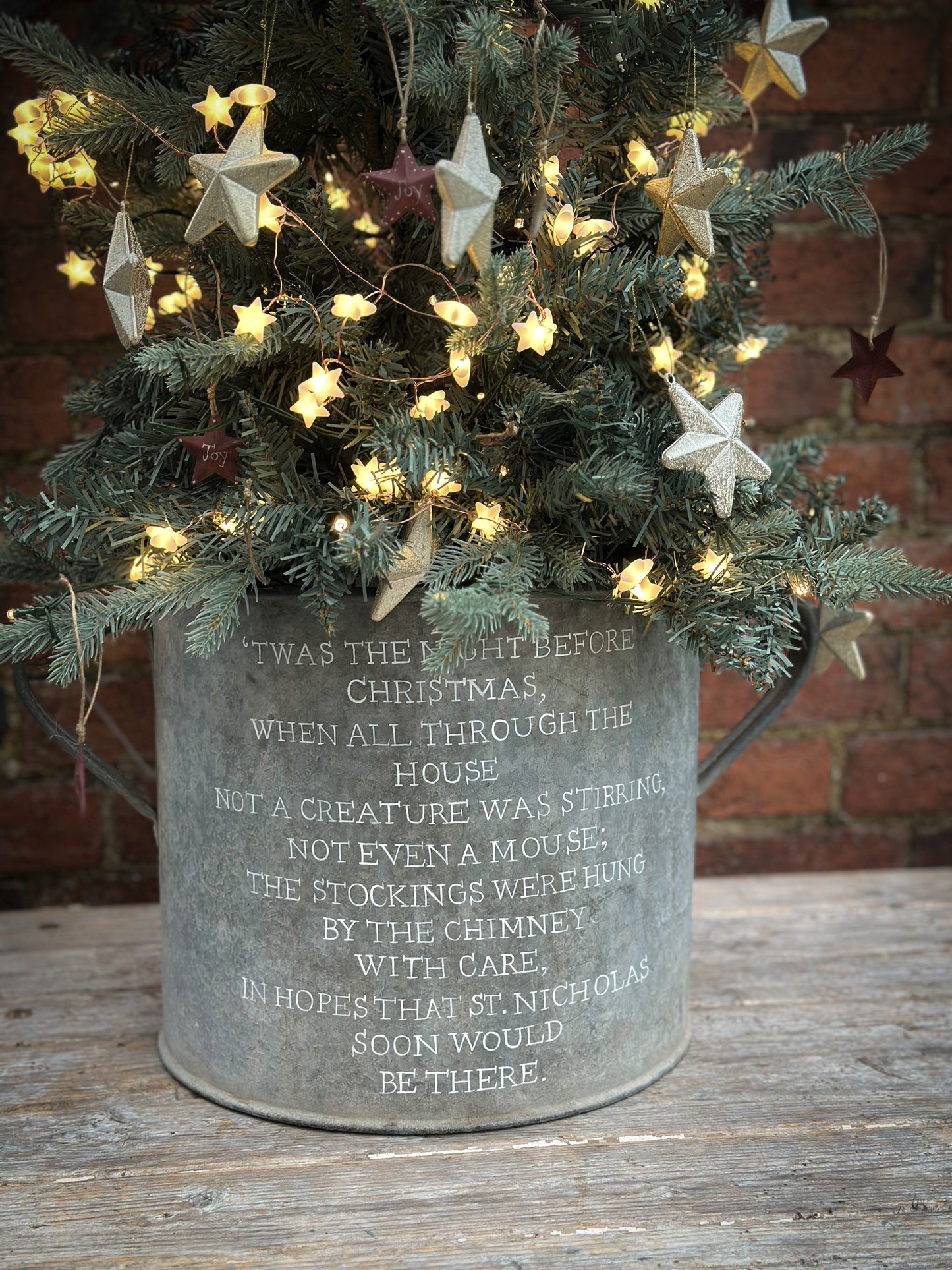 A beautiful heirloom vintage galvanised tub hand painted using traditional sign writer’s techniques and materials.